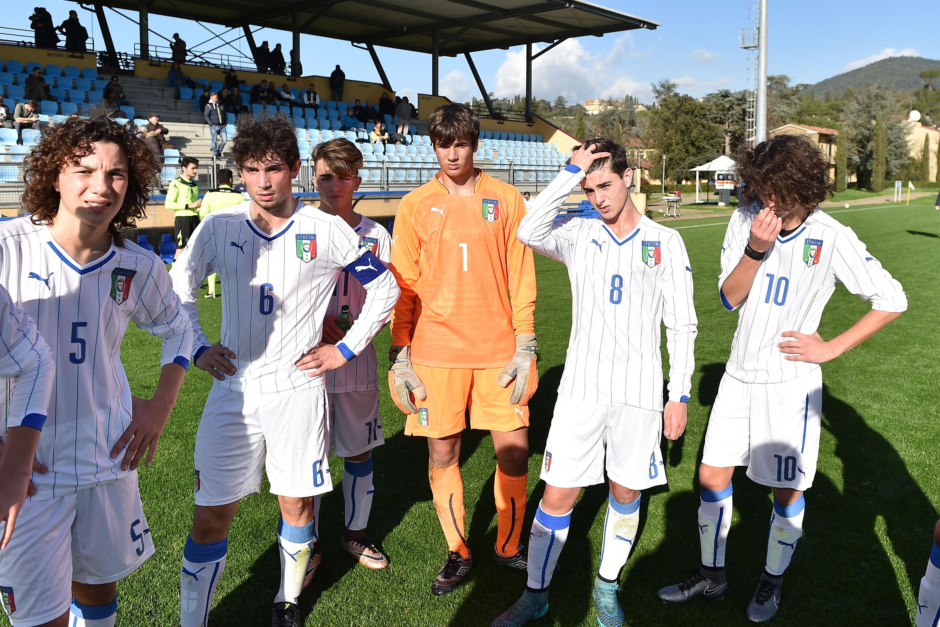 FLORENCE, ITALY - JANUARY 13: Players during stage of Italy Under 15 at Coverciano on January 13, 2016 in Florence, Italy. (Photo by Giuseppe Bellini/Getty Images)