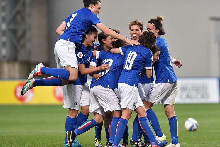 \"REGGIO NELL\\'EMILIA, ITALY - APRIL 12: Daniela Stracchi of Italy celebrates after scoring the goal 3-1 during the UEFA Women\\'s Euro 2017 qualifier between Italy and Northern Ireland at Mapei Stadium - Citta\\u00A0 del Tricolore on April 12, 2016 in Reggio nell\\'Emilia, Italy  (Photo by Giuseppe Bellini/Getty Images)\"