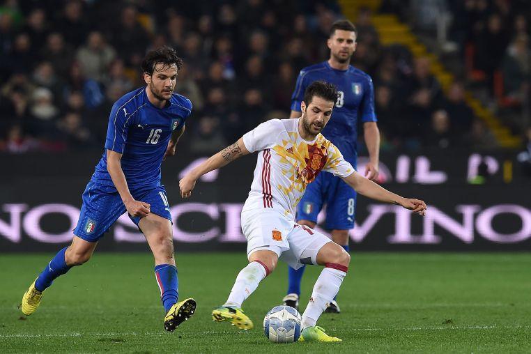 UDINE, ITALY - MARCH 24: Francesc Fabregas (R) of Spain in action against Marco Parolo of Italy during the international friendly match between Italy and Spain at Stadio Friuli on March 24, 2016 in Udine, Italy. (Photo by Valerio Pennicino/Getty Images)