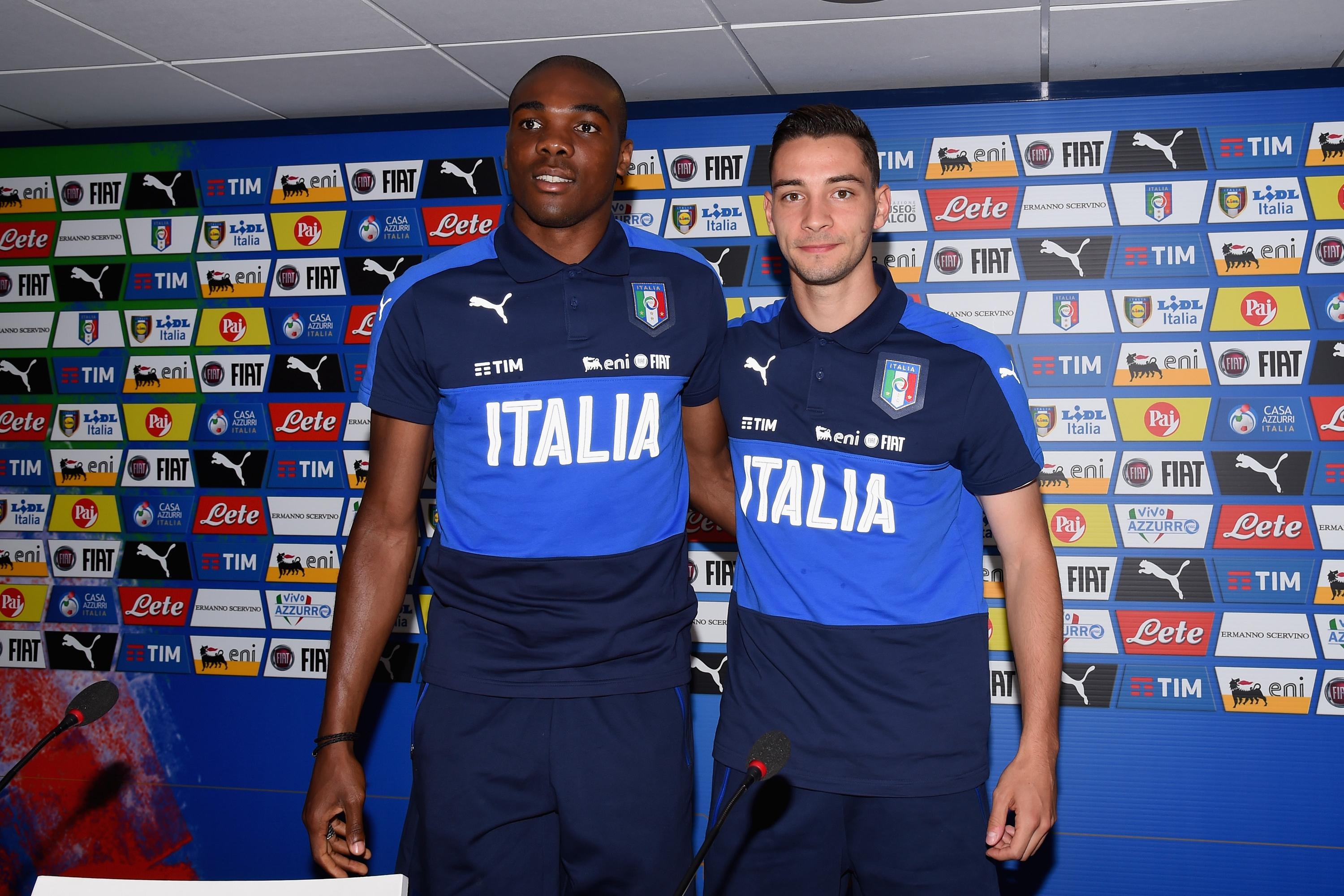 MONTPELLIER, FRANCE - JUNE 11:  Angelo Ogbonna (L) and Mattia De Sciglio of Italy pose for a photo prior to the press conference at Casa Azzurri on June 11, 2016 in Montpellier, France.  (Photo by Claudio Villa/Getty Images)