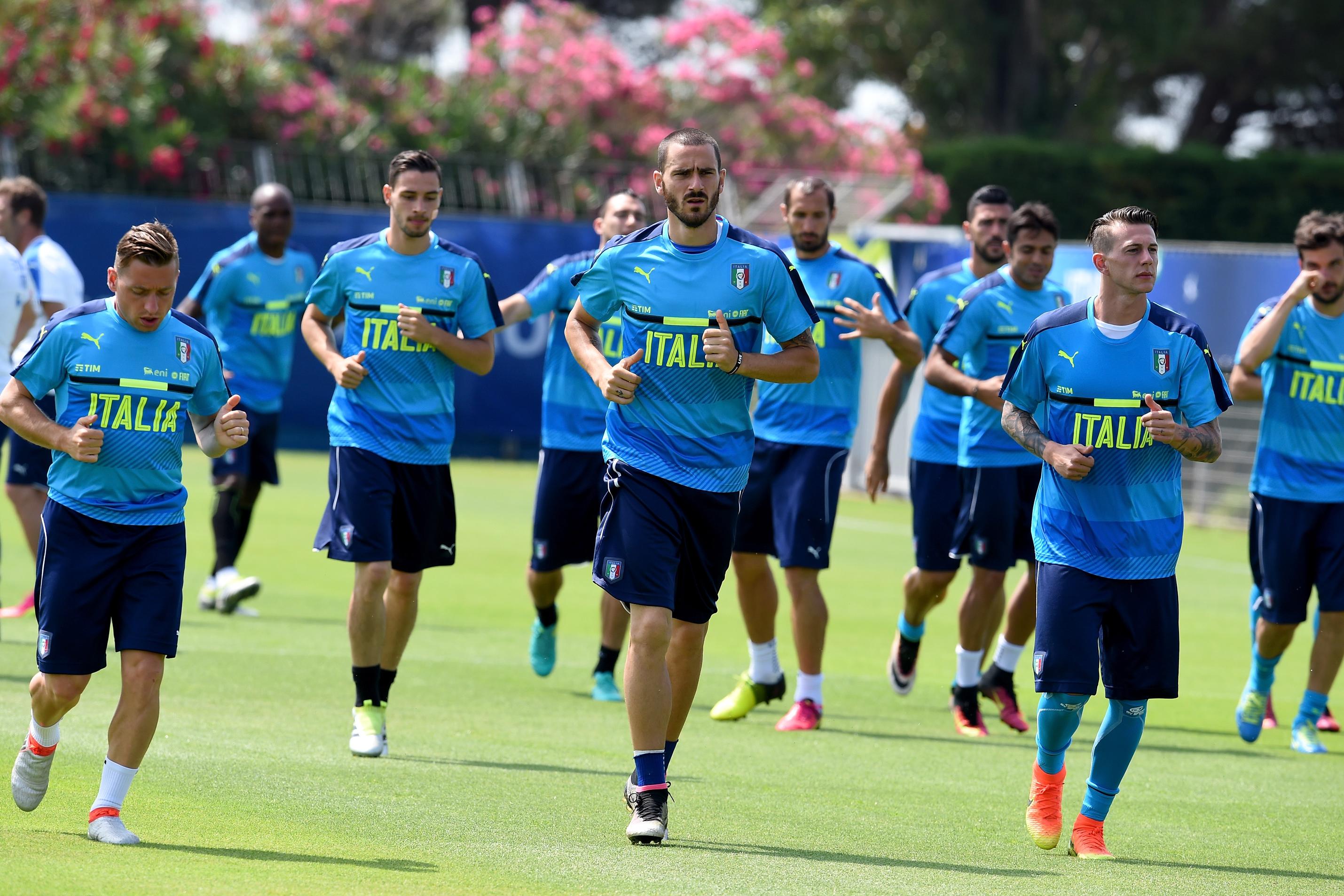 MONTPELLIER, FRANCE - JUNE 29: Leonardo Bonucci of Italy (C) in action during the training session at \"Bernard Gasset\" Training Center on June 29, 2016 in Montpellier, France. (Photo by Claudio Villa/Getty Images)
