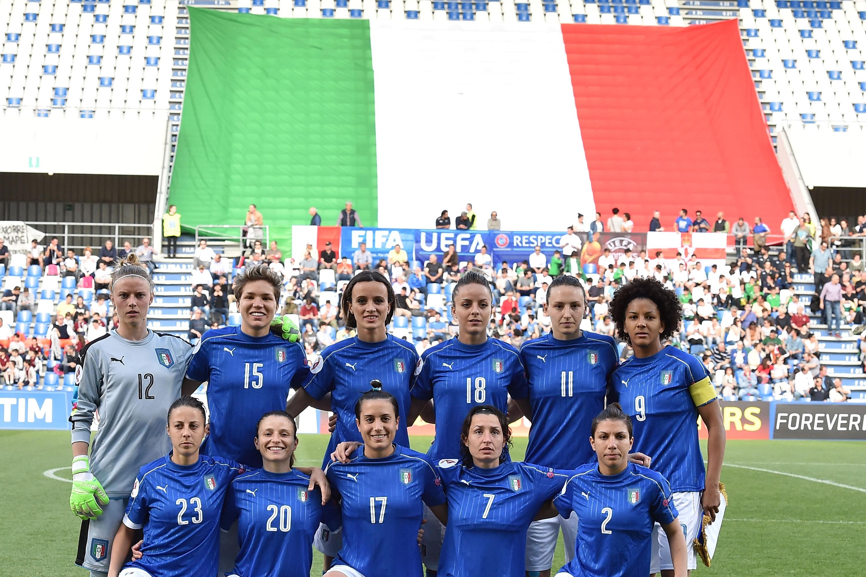 \"REGGIO NELL\\'EMILIA, ITALY - APRIL 12: Team of Italy prior the UEFA Women\\'s Euro 2017 qualifier between Italy and Northern Ireland at Mapei Stadium - Citta\\u00A0 del Tricolore on April 12, 2016 in Reggio nell\\'Emilia, Italy (Photo by Giuseppe Bellini/Getty Images)\"