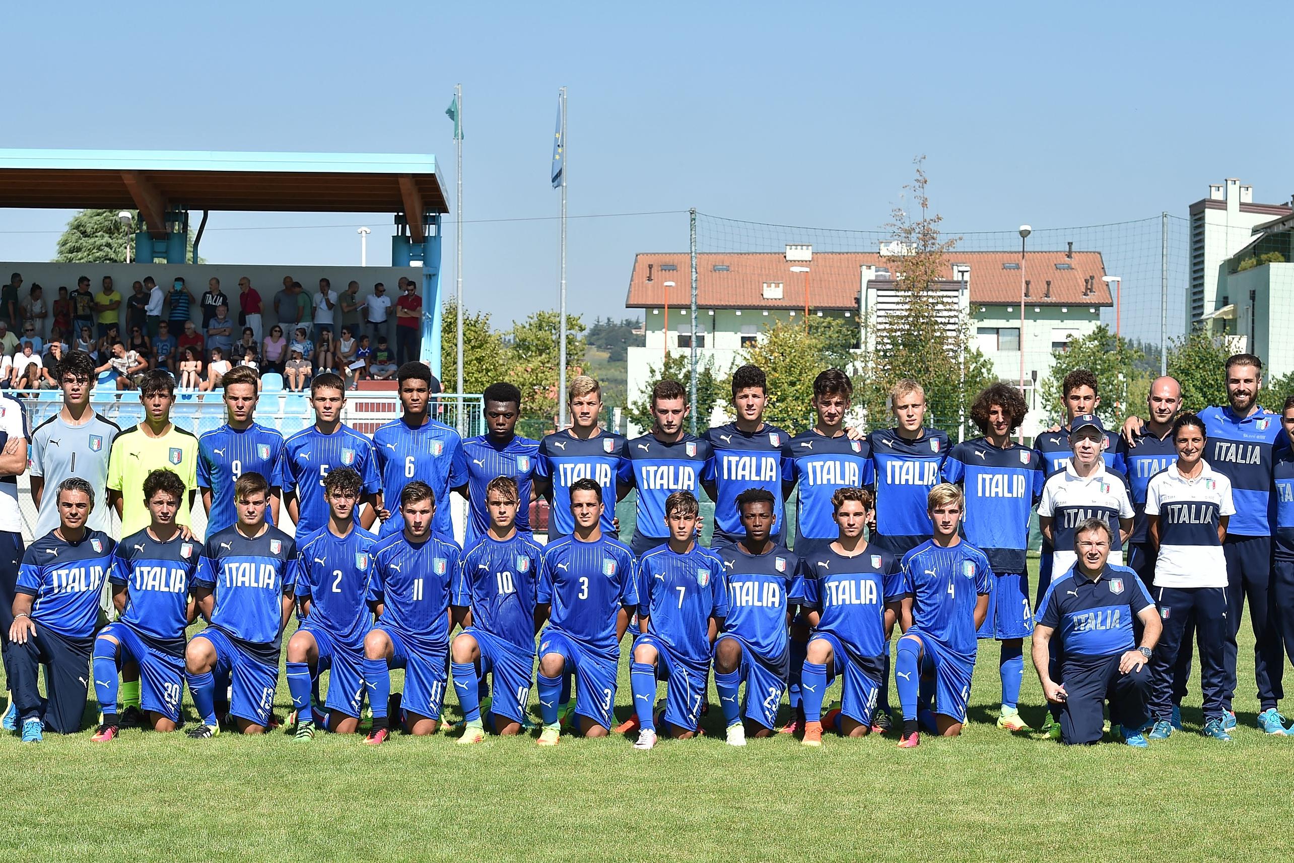 CESENA, ITALY - AUGUST 26: Team of Italy before the friendly match between AC Cesena U16 and Italia U16 at  on August 26, 2016 in Cesena, Italy.  (Photo by Giuseppe Bellini/Getty Images)