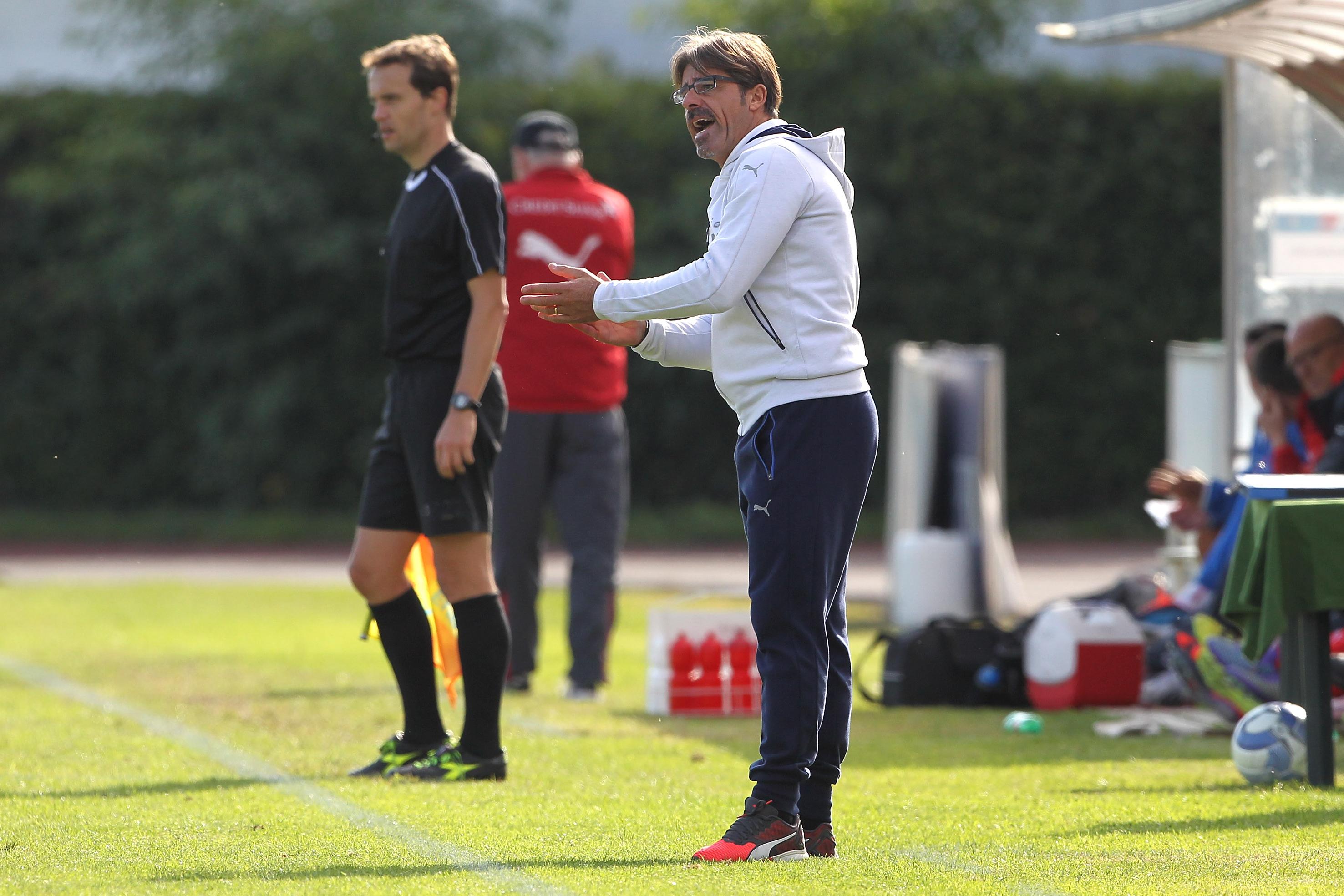 SEREGNO, ITALY - OCTOBER 11: Italy coach Alberigo Evani shouts to his players during the Four Nations tournament match between Italy U20 and Switzerland U20 on October 11, 2016 in Seregno, Italy. (Photo by Marco Luzzani/Getty Images)