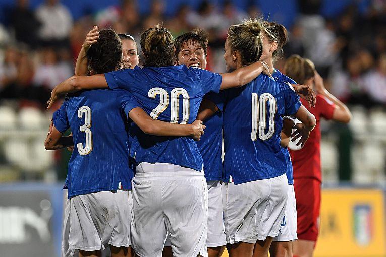 VERCELLI, ITALY - SEPTEMBER 20:  Alia Guagni (L) of Italy celebrates a goal with team mates during the UEFA Women\\'s Euro 2017 Qualifier Group 6 match between Italy and Czech Republic at Stadio Silvio Piola on September 20, 2016 in Vercelli, Italy.  (Photo by Valerio Pennicino/Getty Images) *** Local Caption *** Alia Guagni