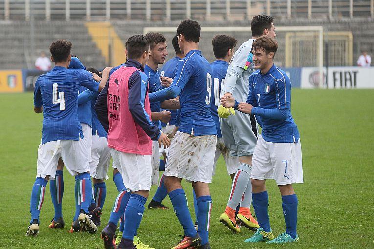 RAVENNA, ITALY - OCTOBER 26: Italy players celebrate during the UEFA European Under-17 Championship Qualifier between Italy and Albania at Stadio Bruno Benelli on October 26, 2016 in Ravenna, Italy. (Photo by Roberto Serra/Iguana Press/Getty Images)