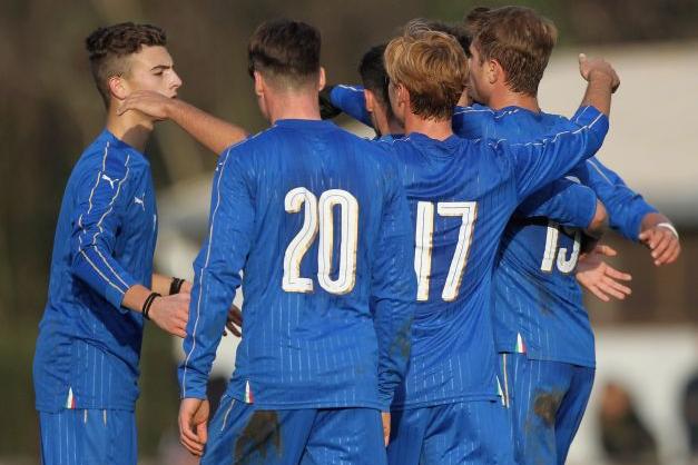 ROME, ITALY - JANUARY 10:  Gabriele Gori (R) with his teammates celebarte during the Italy U18 training session at Acqua Acetosa sport center on January 10, 2017 in Rome, Italy.  (Photo by Paolo Bruno/Getty Images)