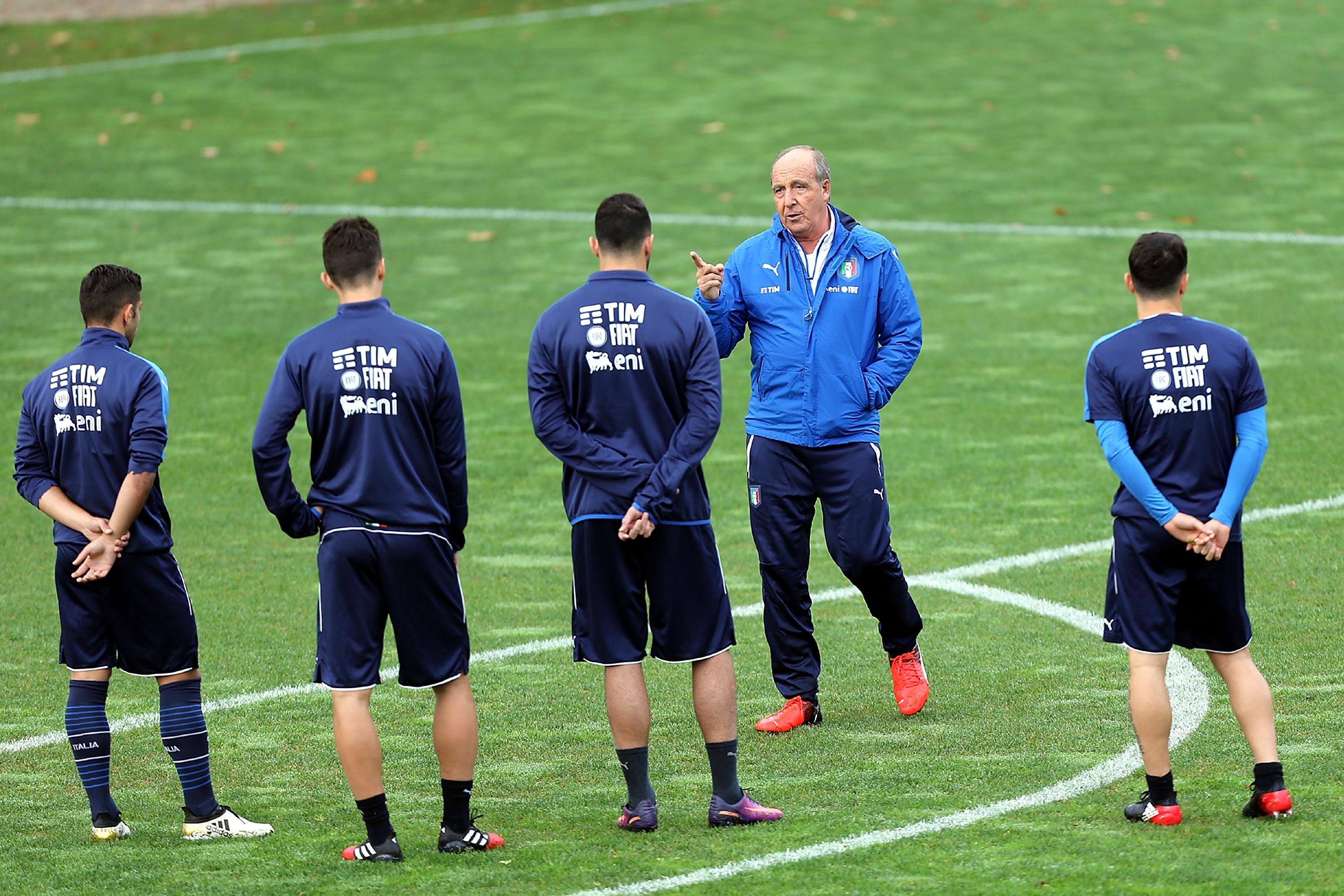 FLORENCE, ITALY - NOVEMBER 22: Gianluca Caprari, Roberto Inglese, Andrea Petagna and Gianluca Lapadula (L to R) and Giampiero Ventura manager of Italy during a training session at Coverciano on November 22, 2016 in Florence, Italy. (Photo by Gabriele Maltinti/Getty Images) *** Local Caption *** Gianluca Caprari; Roberto Inglese; Andrea Petagna; Gianluca Lapadula; Giampiero Ventura