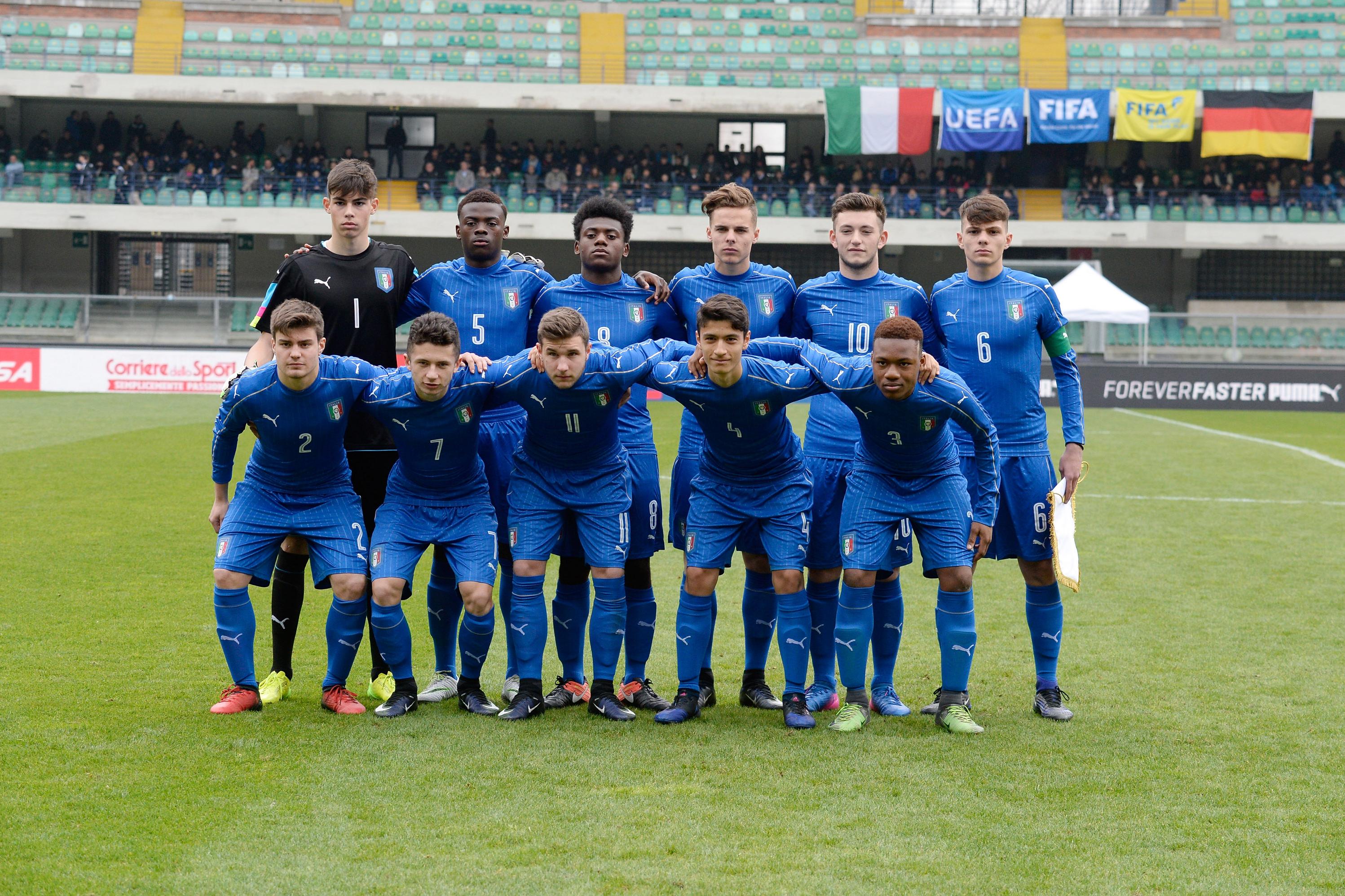 VERONA, ITALY - MARCH 22:  Italy U16 players poses before the U16 international friendly match between Italy U16 and Germany U16 at Stadio Marc\\'Antonio Bentegodi on March 22, 2017 in Verona, Italy.  (Photo by Dino Panato/Bongarts/Getty Images)