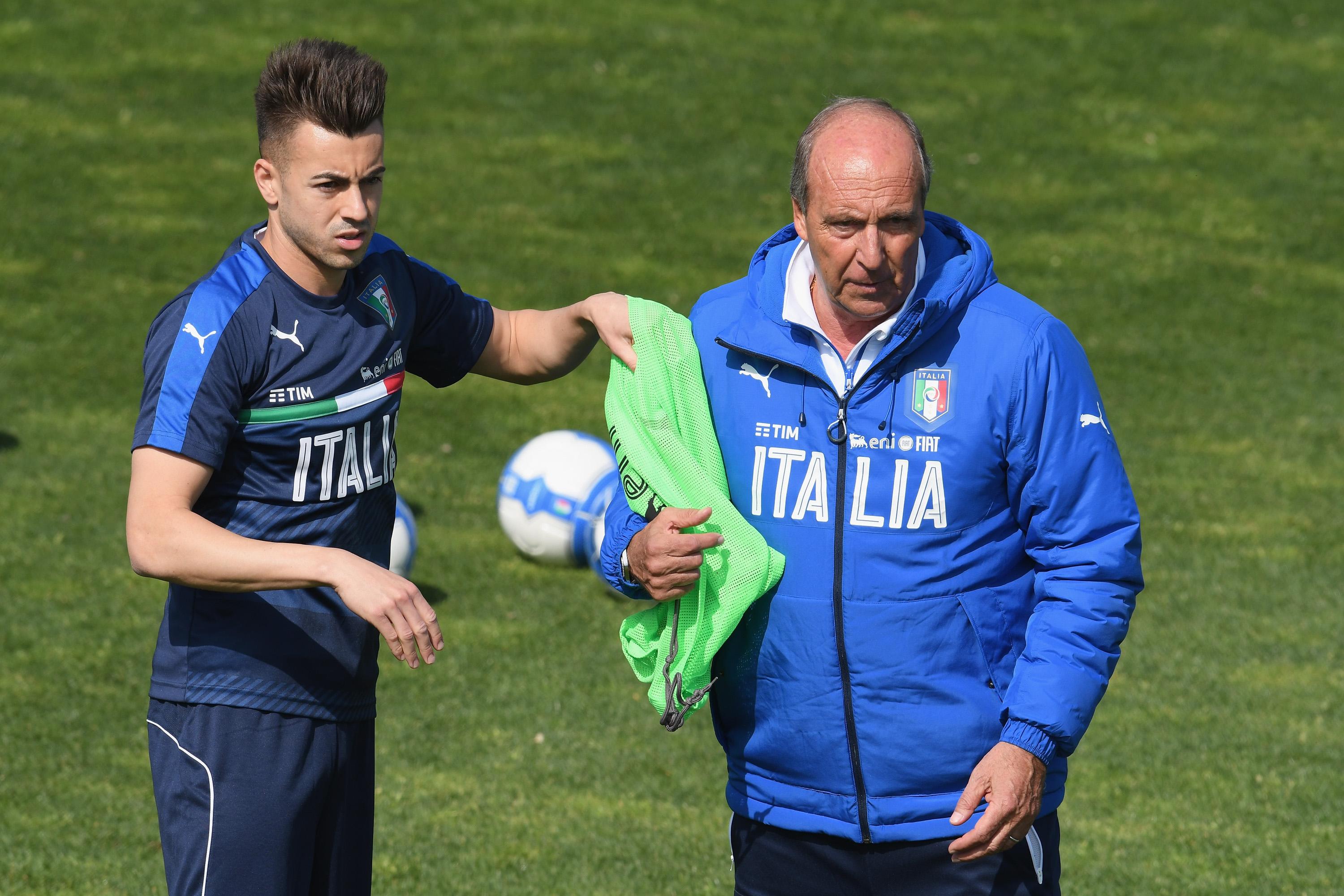 FLORENCE, ITALY - APRIL 12:  Italian national team head coach Giampiero Ventura (R) and Stephan El Shaarawy chat during the training session at the club\\'s training ground at Coverciano on April 12, 2017 in Florence, Italy.  (Photo by Claudio Villa/Getty Images)
