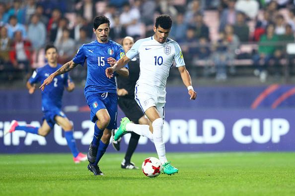 JEONJU, SOUTH KOREA - JUNE 8: Dominic Solanke of England carries the ball with pressure from Mattia Vitale of Italy during the FIFA U-20 World Cup Korea Republic 2017 Semi Final match between Italy and England at Jeonju World Cup Stadium on June 8, 2017 in Jeonju, South Korea. (Photo by Maddie Meyer - FIFA/FIFA via Getty Images)