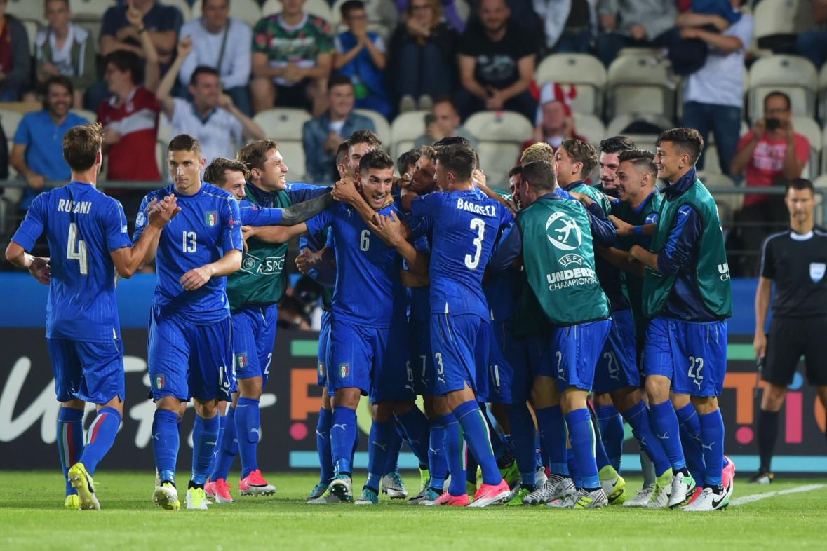 KRAKOW, POLAND - JUNE 18:  Lorenzo Pellegrini of Italy celebrates scoring his sides first goal with his Italy team mates during the UEFA European Under-21 Championship Group C match between Denmark and Italy at Krakow Stadium on June 18, 2017 in Krakow, Poland.  (Photo by Tom Dulat - UEFA/UEFA via Getty Images)