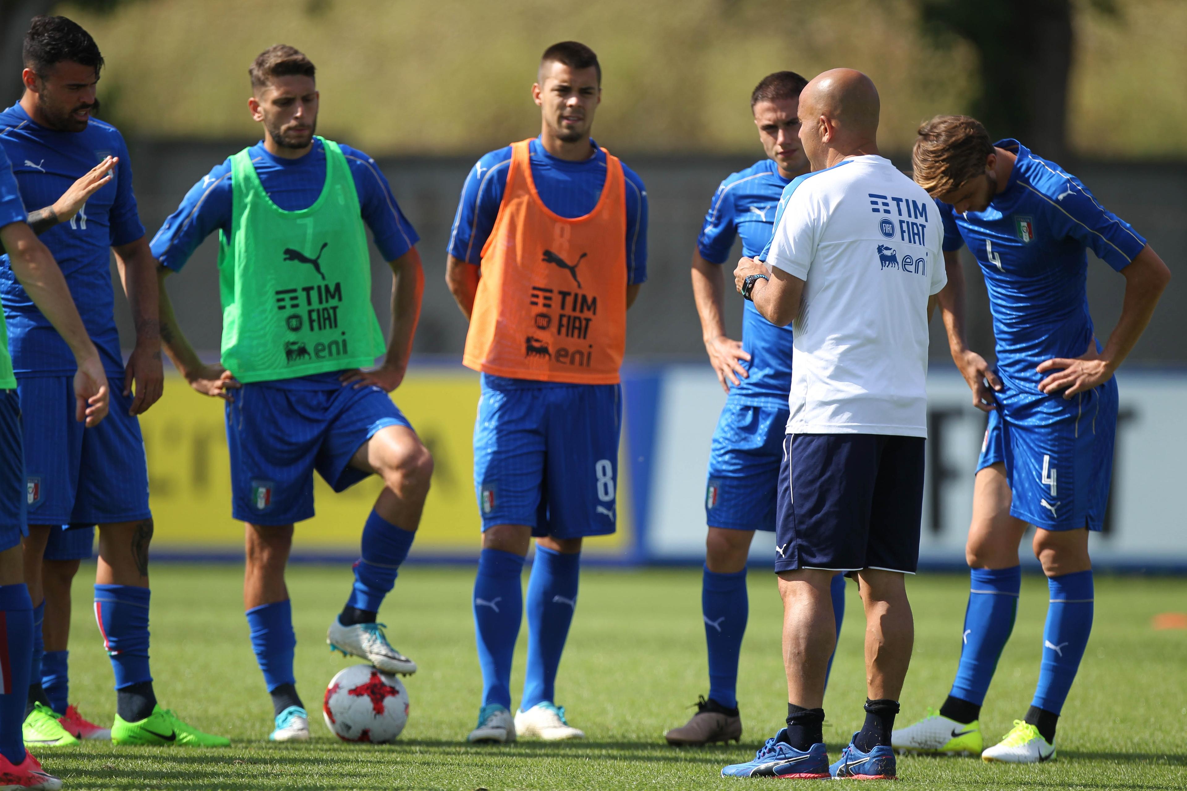 ROME, ITALY - JUNE 09: U21 head coach Luigi Di Biagio during the Italy U21 training session at Fulvio Bernardini sport center on June 9, 2017 in Rome, Italy. (Photo by Paolo Bruno/Getty Images)