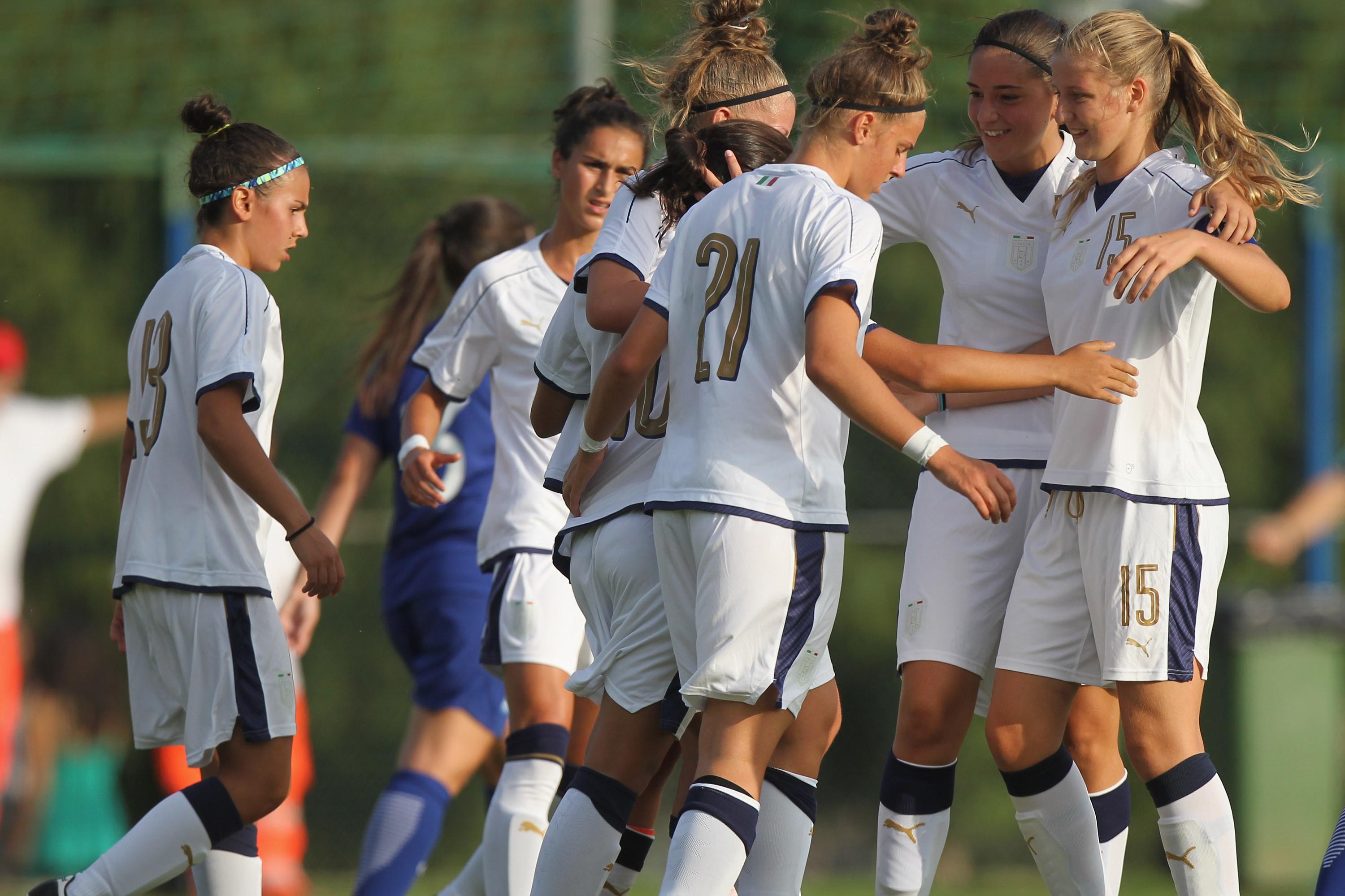 SPOLETO, ITALY - AUGUST 31:  Melissa Bellucci #10 with his teammates of Italy Women U17 celebrates after scoring the opening goal from penalty spot during the friendly match between Italy Women U17 and Greece Women U17 on August 31, 2017 in Norcia, Italy.  (Photo by Paolo Bruno/Getty Images)