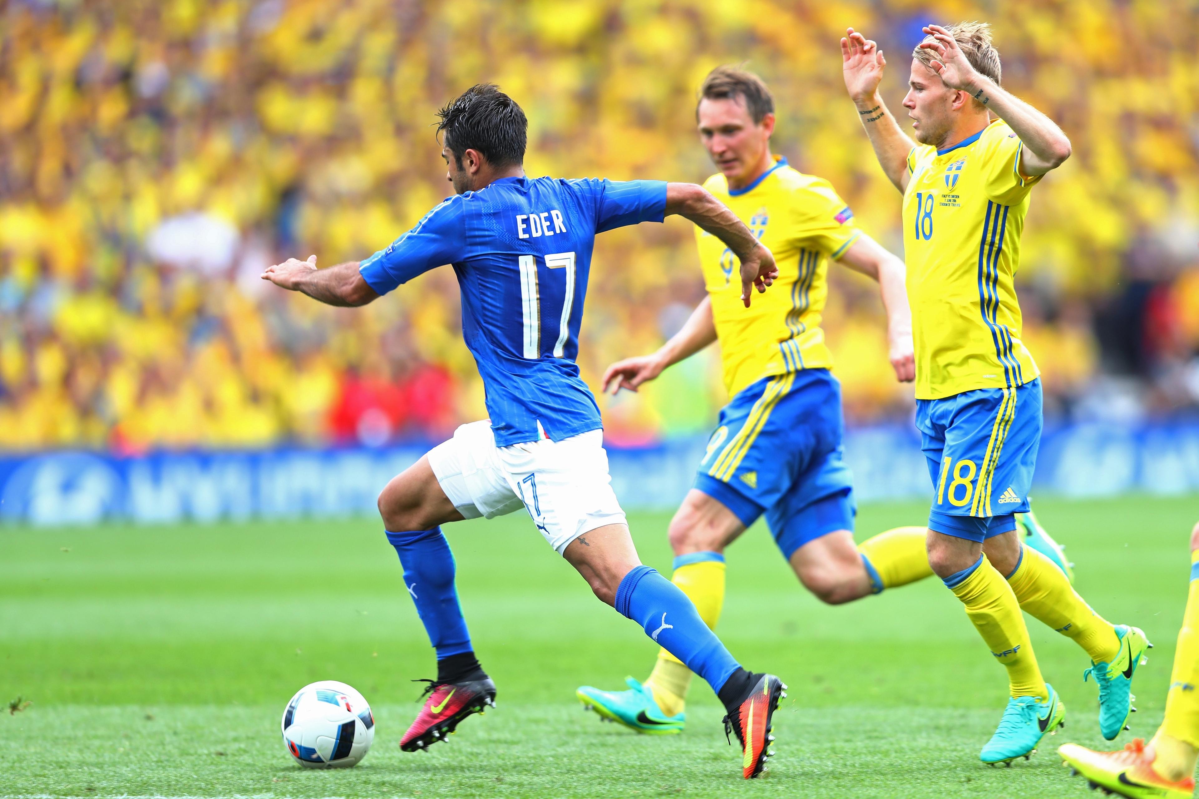 TOULOUSE, FRANCE - JUNE 17: Eder of Italy takes on Oscar Lewicki of Sweden in the build up to his opening goal during the UEFA EURO 2016 Group E match between Italy and Sweden at Stadium Municipal on June 17, 2016 in Toulouse, France.  (Photo by Dean Mouhtaropoulos/Getty Images)