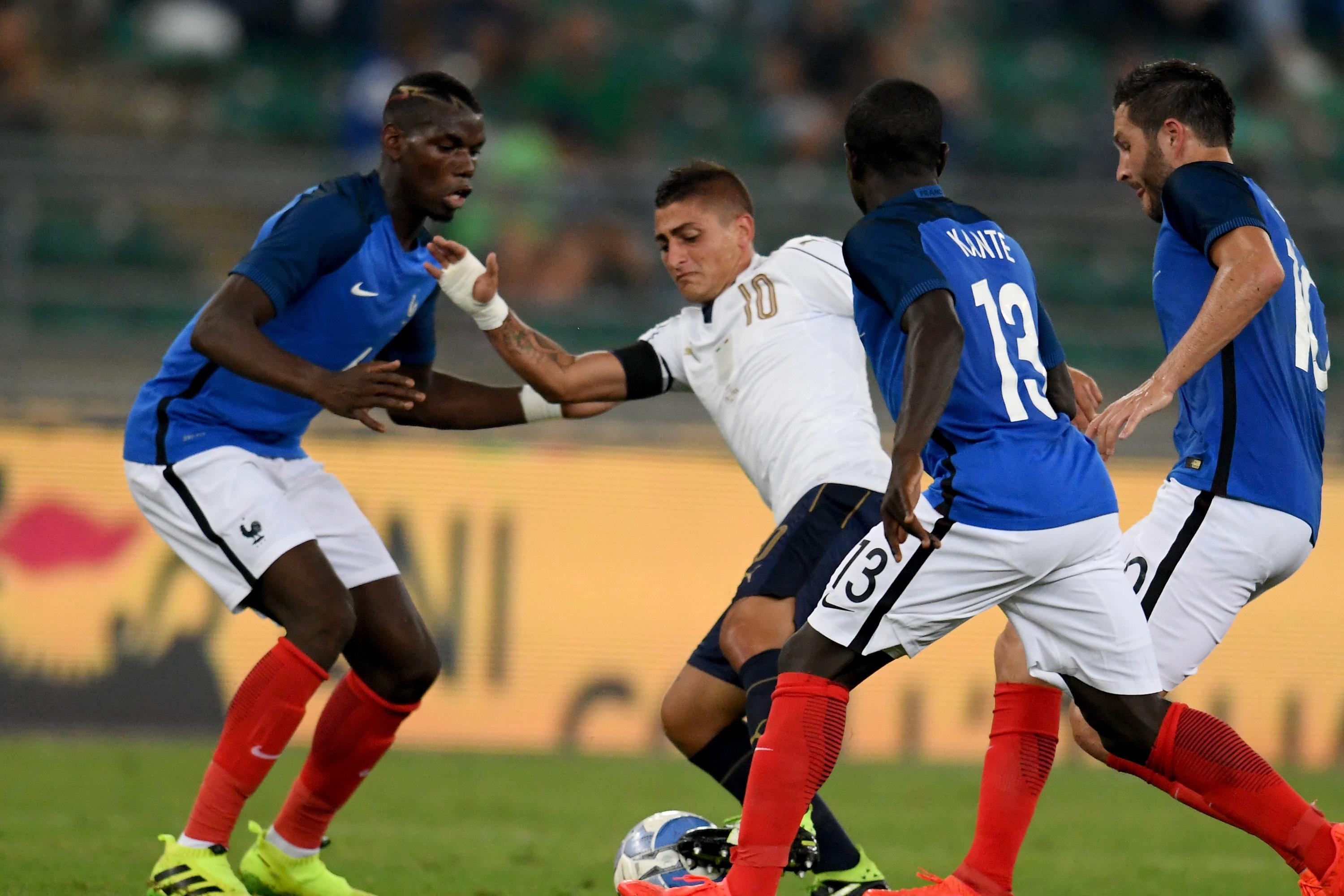 BARI, ITALY - SEPTEMBER 01: Marco Verratti of Italy #10 and Paul Pogba of France compete for the ball during the international friendly match between Italy and France at Stadio San Nicola on September 1, 2016 in Bari, Italy. (Photo by Claudio Villa/Getty Images)