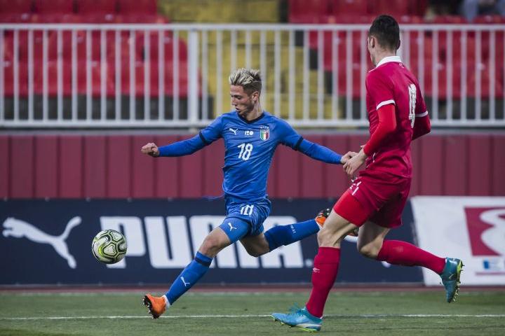 27th March 2018, Karadjorde Stadium, Novi Sad, Serbia; Under 21 International Football Friendly, Serbia U21 versus Italy U21; Forward Luca Vido of Italy crosses the ball into the Serbia area (Photo by Nikola Krstic/Action Plus via Getty Images)