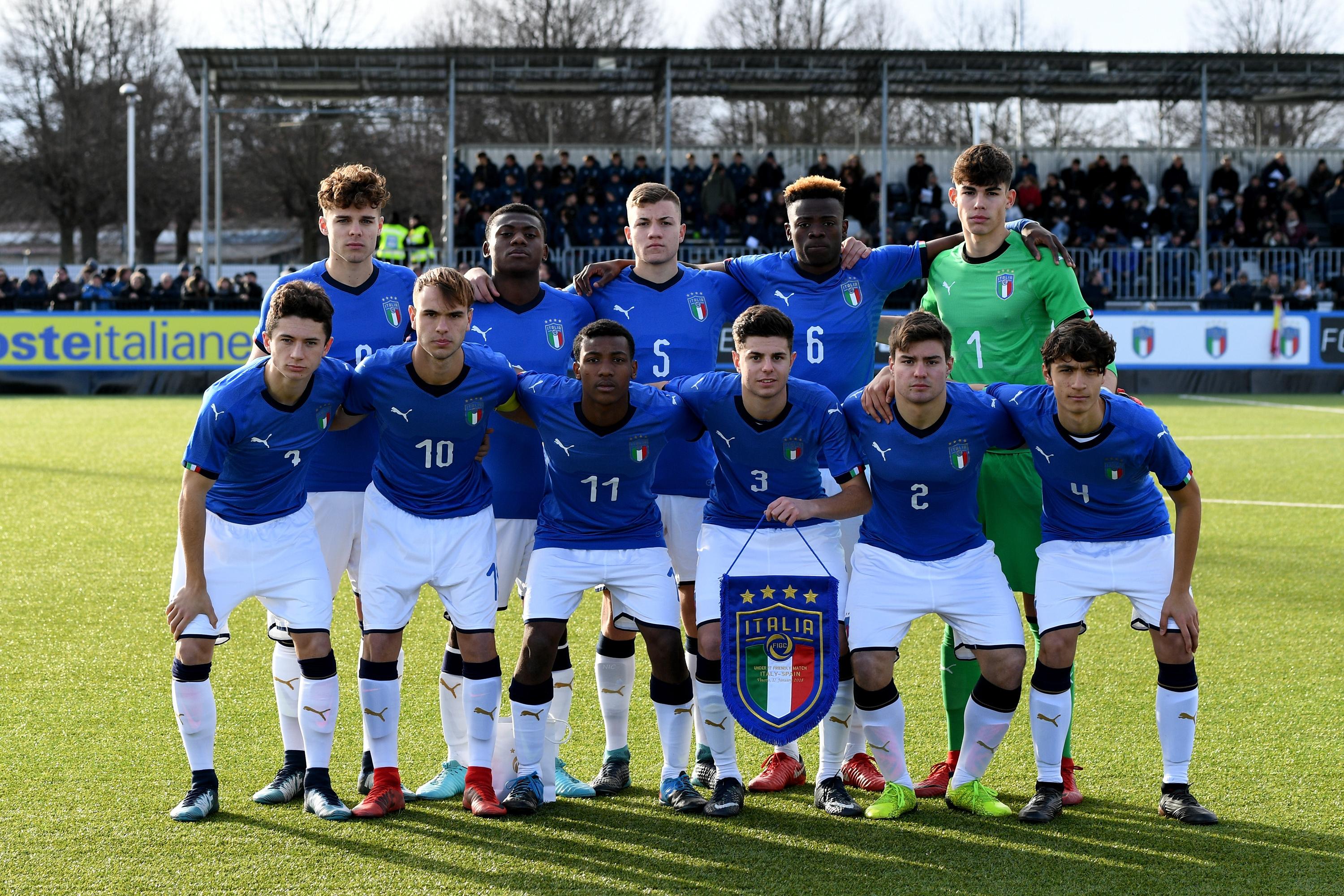 VINOVO, ITALY - JANUARY 17:  Italy pose for a photo during the U17 International Friendly match between Italy and Spain at Juventus Center Vinovo on January 17, 2018 in Vinovo, Italy.  (Photo by Claudio Villa/Getty Images)
