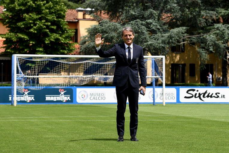 FLORENCE, ITALY - MAY 15:  Head coach Italy Roberto Mancini poses for a photo after the press conference at Centro Tecnico Federale di Coverciano on May 15, 2018 in Florence, Italy.  (Photo by Claudio Villa/Getty Images)