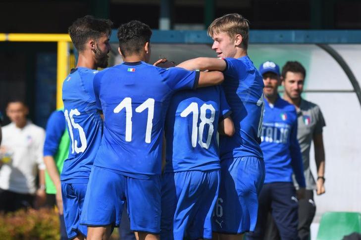 PADOVA, ITALY - APRIL 18:  Emanuel Vignato #18 of Italy U18 celebrates after scoring the opening goal during the U18 match between Italy and Hungary on April 18, 2018 in Abano Terme near Padova, Italy.  (Photo by Alessandro Sabattini/Getty Images)