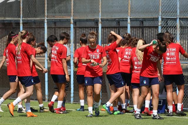 FORMIA, ITALY - JULY 12:  Italy u19 w during the session training and meeting with Fabbricini Roberto and Michele Uva  on July 12, 2018 in Formia, Italy.  (Photo by Paolo Bruno/Getty Images)
