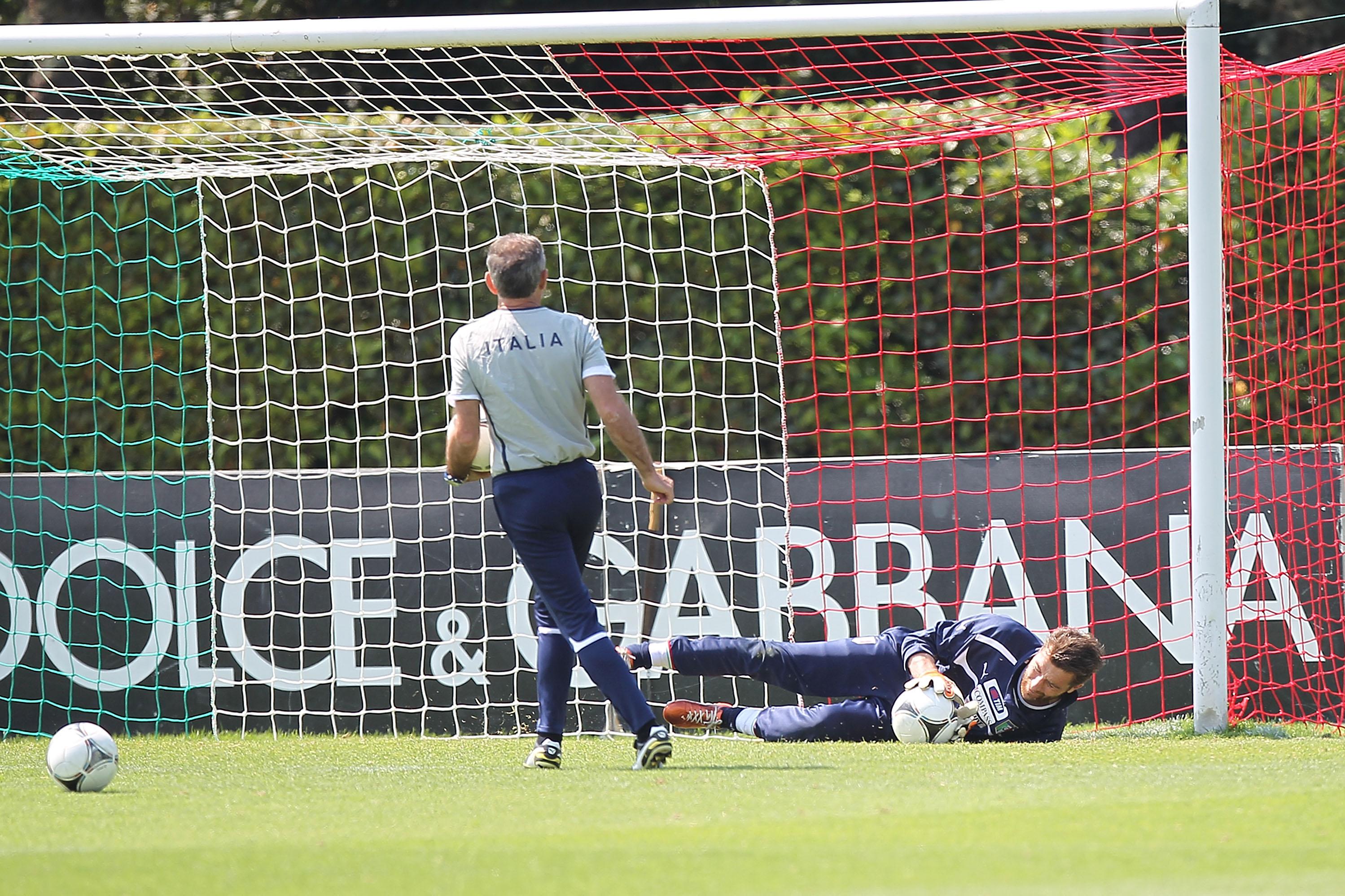 FLORENCE, ITALY - MAY 28: Morgan De Sanctis of Italy during a training session at Coverciano on May 28, 2012 in Florence, Italy. (Photo by Gabriele Maltinti/Getty Images)