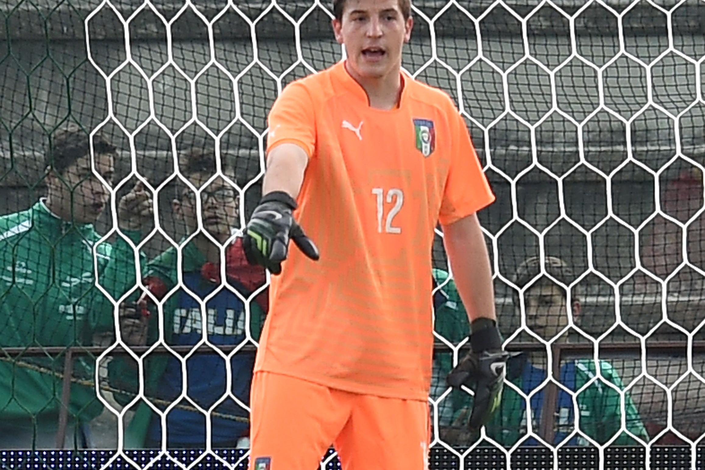 L\\'AQUILA, ITALY - JUNE 04:  Alessio Cragno of Italy in action during the international friendly match between Italy U21 and Montenegro U21 on June 4, 2014 in L\\'Aquila, Italy.  (Photo by Giuseppe Bellini/Getty Images)