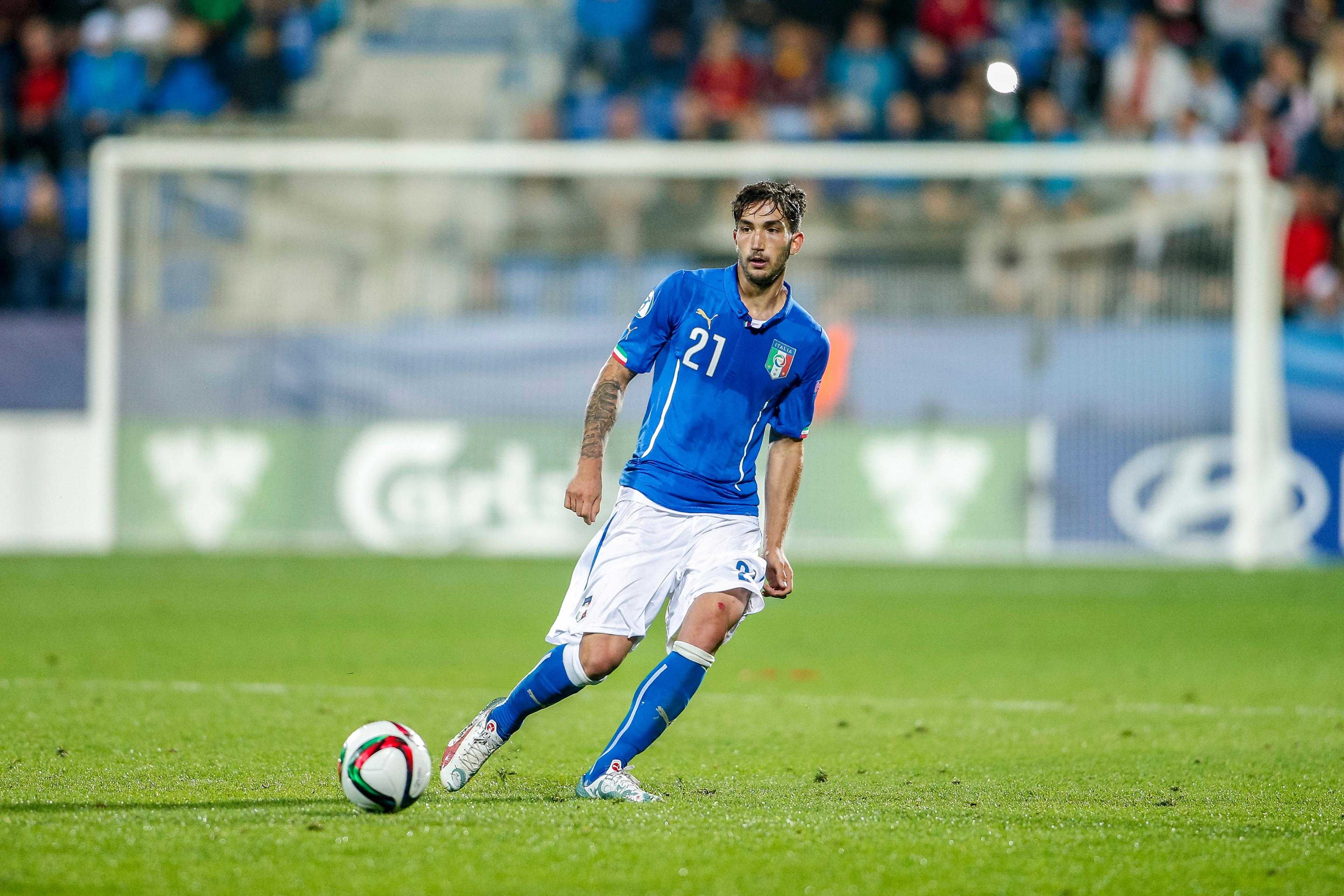 UHERSKE HRADISTE, CZECH REPUBLIC - JUNE 21:  Danilo Cataldi of Italy controls the ball during the UEFA Under21 European Championship 2015 match between Italy and Portugal at Mestsky Fotbalovy Stadium on June 21, 2015 in Uherske Hradiste, Czech Republic.  (Photo by Christian Hofer/Getty Images)