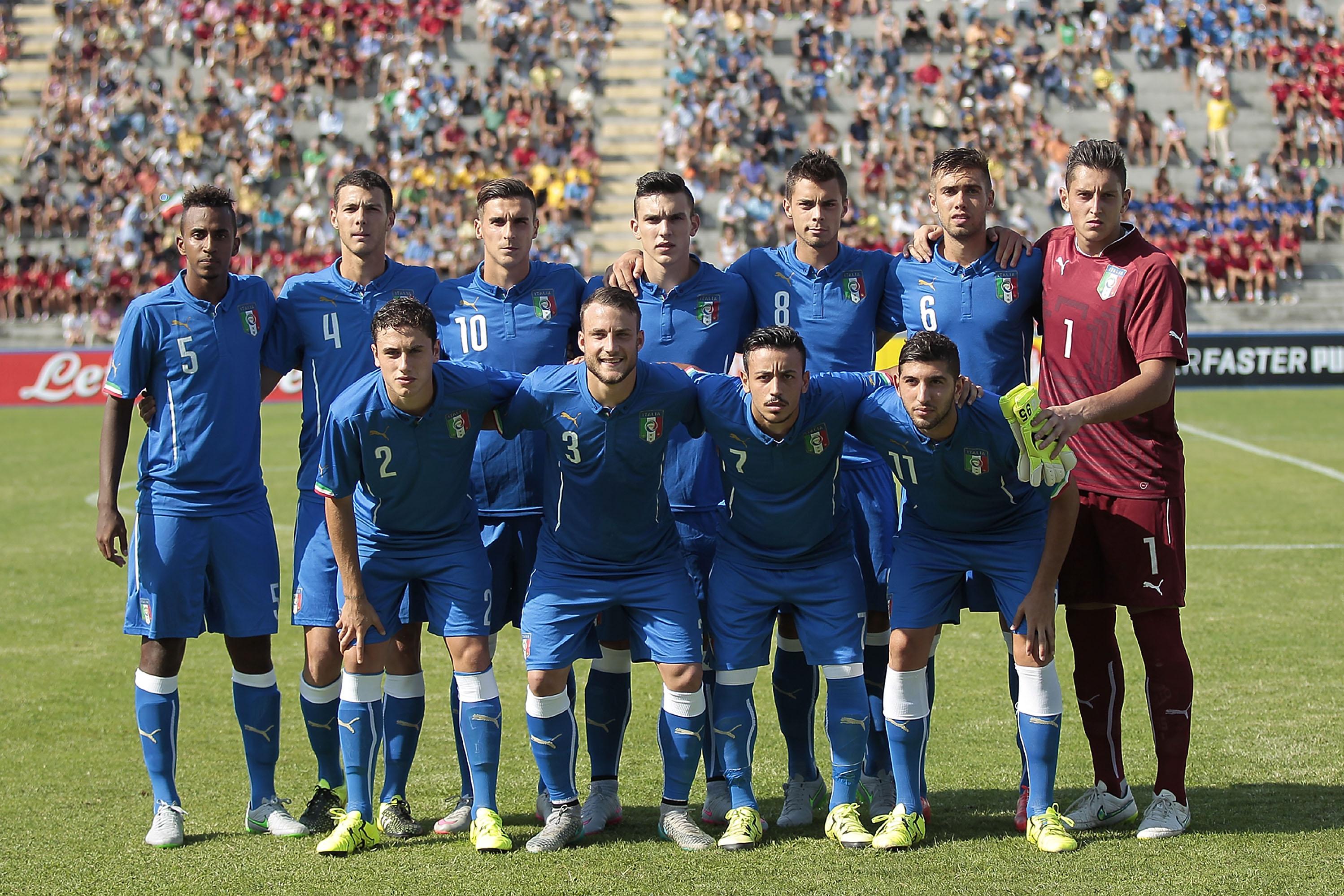 LUCCA, ITALY - SEPTEMBER 03: The team of Italy U20 poses prior to the match between Italy U20 and Germany U20 at Stadio Porta Elisa on September 3, 2015 in Lucca, Italy. (Photo by Gabriele Maltinti/Getty Images)