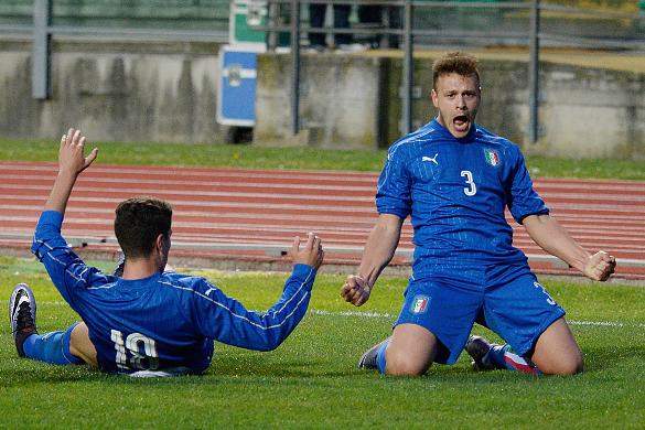 PADOVA, ITALY - MARCH 27:  Federico Dimarco  of Italy U19 celebrates after scoring his team\\'s second goal from the penalty spot during the UEFA European U19 Championship Elite Round match Italy and Switzerland on March 27, 2016 in Padova, Italy.  (Photo by Dino Panato/Getty Images)