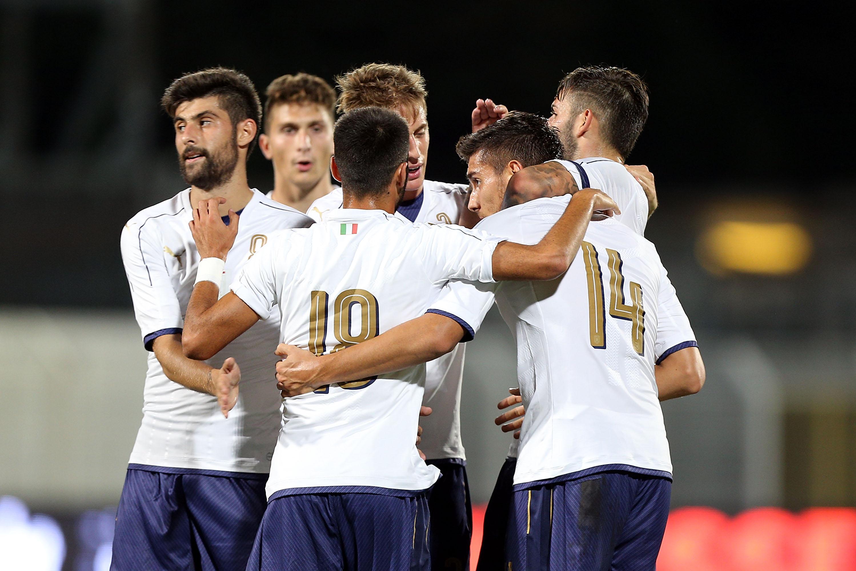 LA SPEZIA, ITALY - SEPTEMBER 06: Lorenzo Pellegrini of Italy U21 celebrates after scoring a goal during the UEFA European U21 Championships Qualifier match between Italy U21 and Andorra U21 at Stadio Alberto Picco on September 5, 2016 in La Spezia, Italy.  (Photo by Gabriele Maltinti/Getty Images)