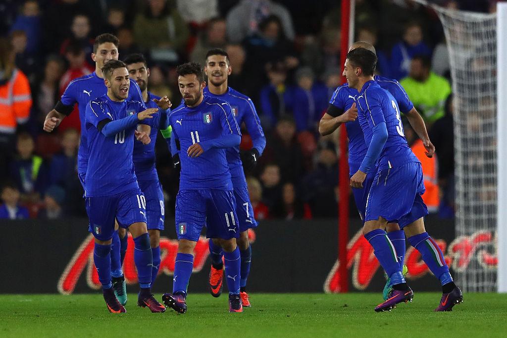 SOUTHAMPTON, ENGLAND - NOVEMBER 10: Federico di Francesco (C) of Italy after scoring his sides second goal during the FIFA 2018 World Cup Qualifier between England and Italy at St Mary\\'s Stadium on November 10, 2016 in Southampton, England. (Photo by Michael Steele/Getty Images)