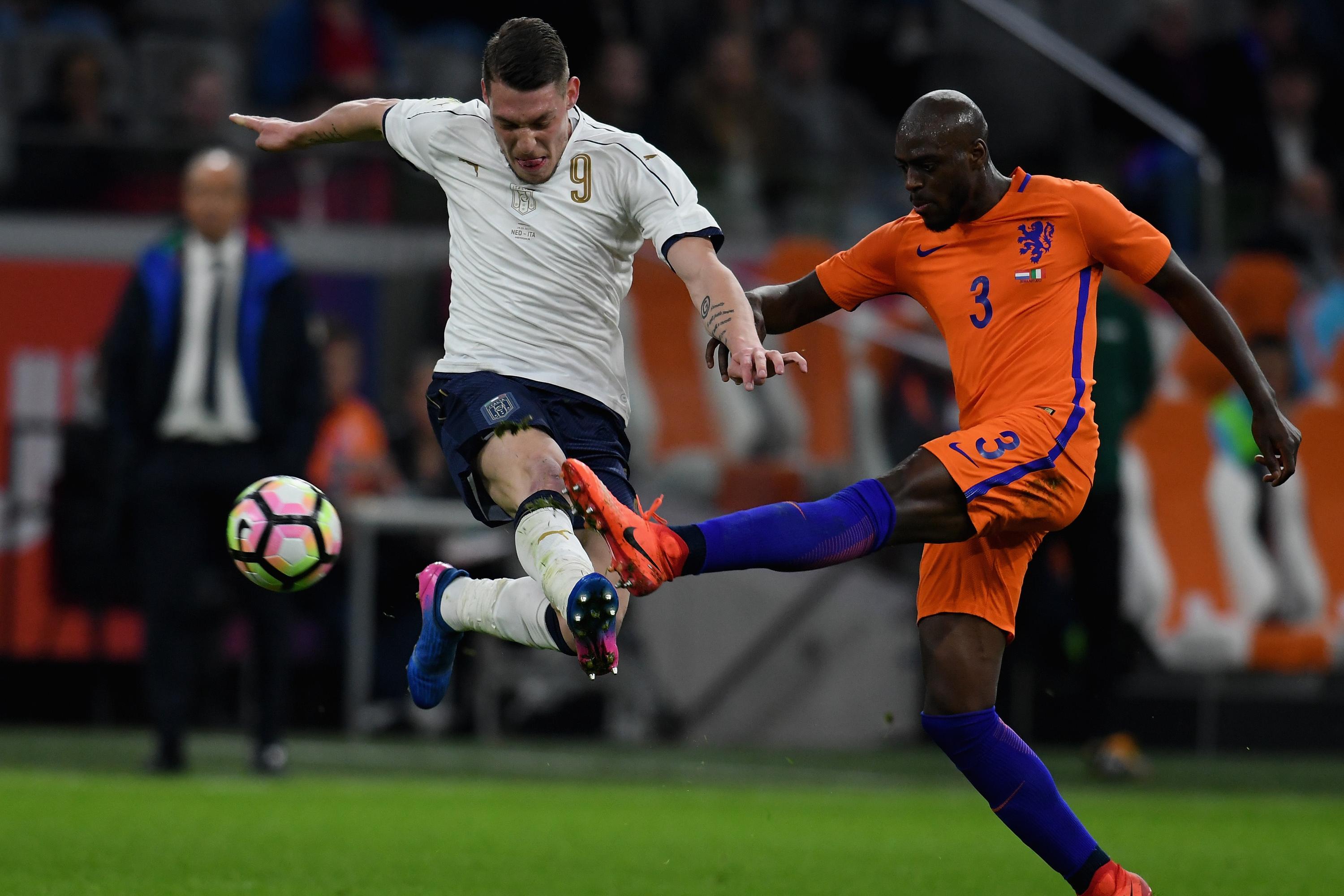AMSTERDAM, NETHERLANDS - MARCH 28:  Andrea Belotti of Italy (L) competes for the ball with Bruno Martins Indi of Netherlands during the international friendly match between Netherlands and Italy at Amsterdam Arena on March 28, 2017 in Amsterdam, Netherlands.  (Photo by Claudio Villa/Getty Images)