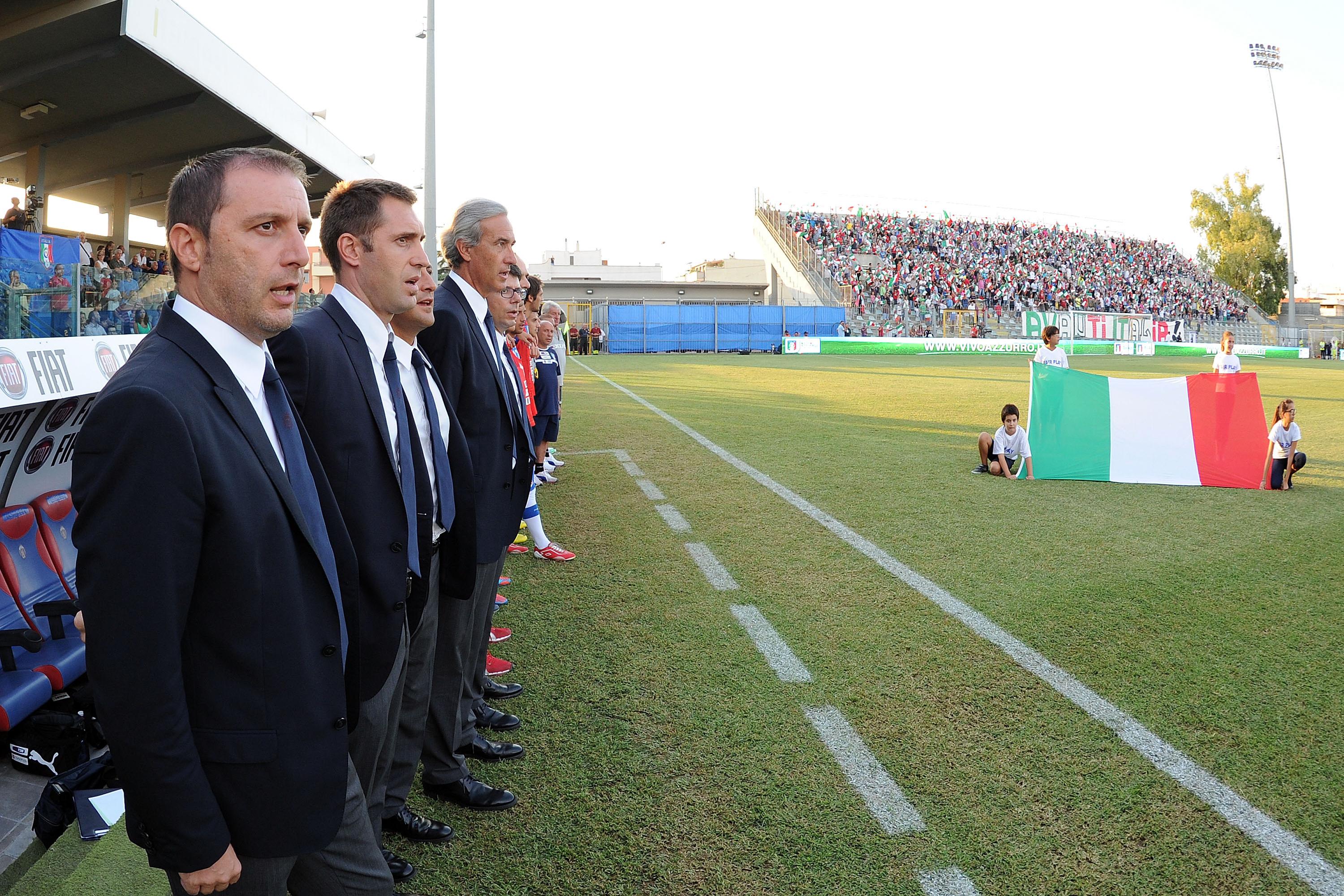 LECCE, ITALY - SEPTEMBER 10: Head coach Devis Mangia (L) of Italy looks on before the UEFA Under-21 Championship qualifying round match between Italy and Republic of Ireland on September 10, 2012 in Casarano near Lecce, Italy. (Photo by Giuseppe Bellini/Getty Images)