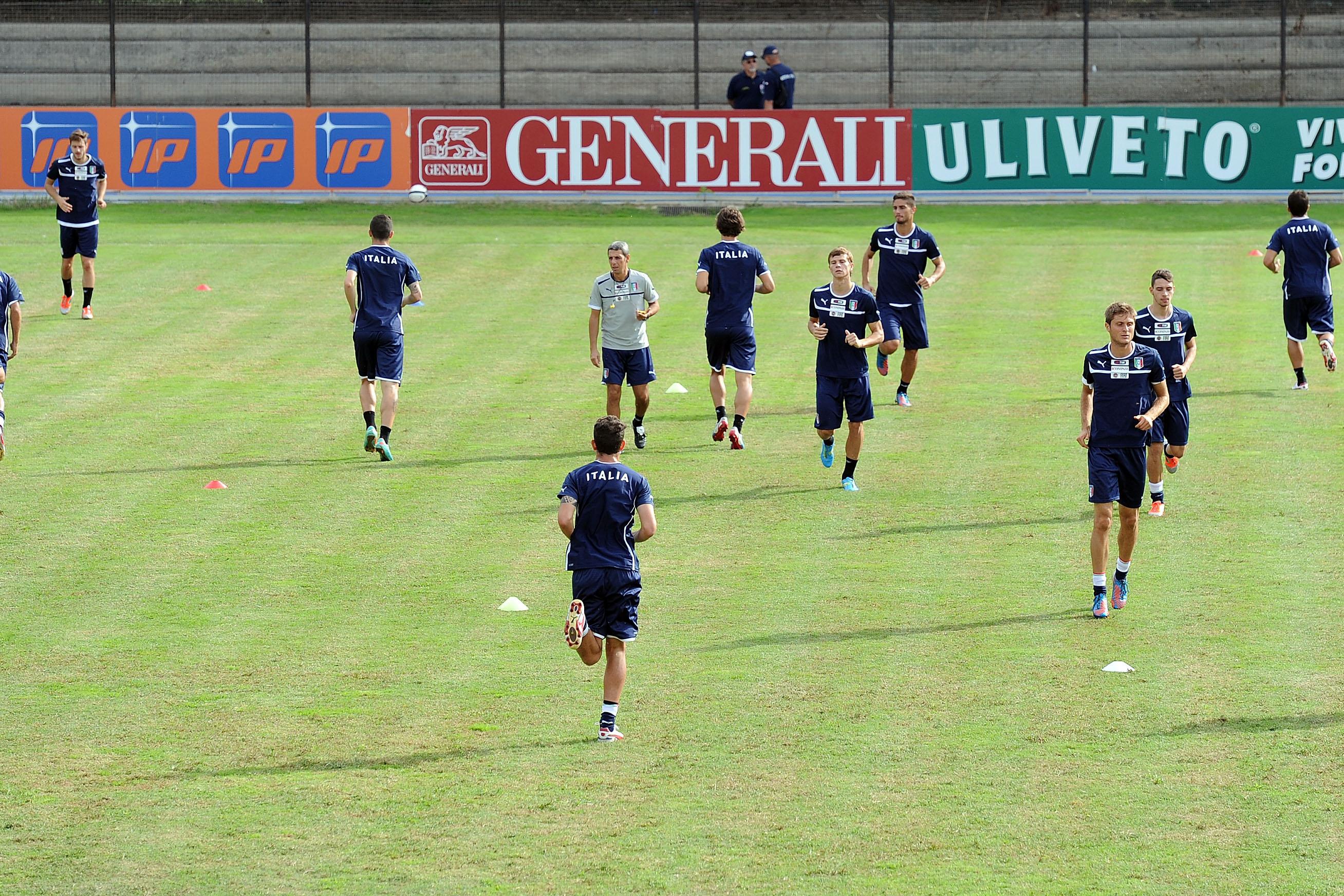 FRANCAVILLA AL MARE, ITALY - OCTOBER 09: The team of Italy during an Italy U21 training session at Stadio Comunale on October 9, 2012 in Francavilla al Mare, Italy. (Photo by Giuseppe Bellini/Getty Images)