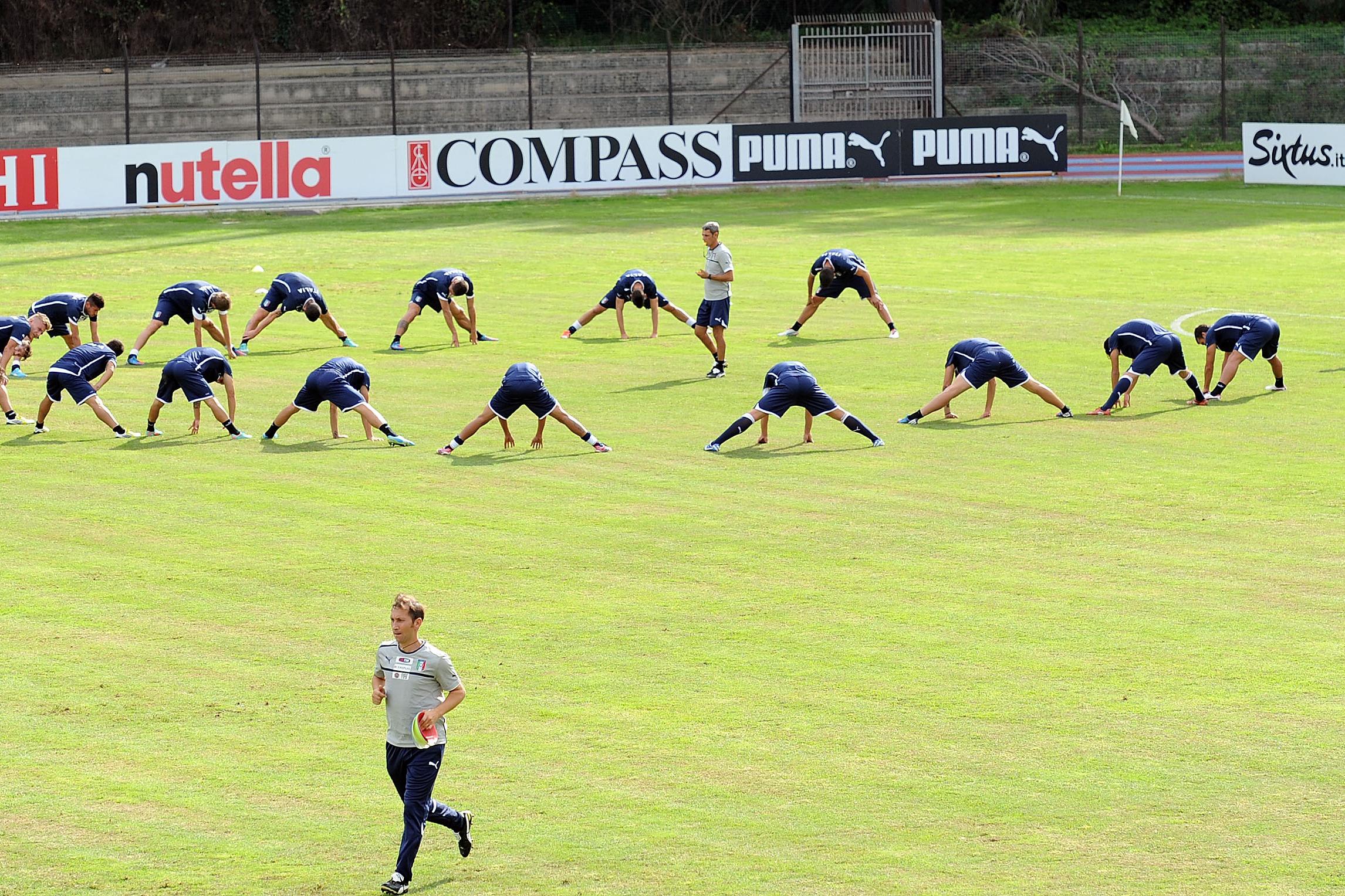 FRANCAVILLA AL MARE, ITALY - OCTOBER 09: The team of Italy during an Italy U21 training session at Stadio Comunale on October 9, 2012 in Francavilla al Mare, Italy. (Photo by Giuseppe Bellini/Getty Images)