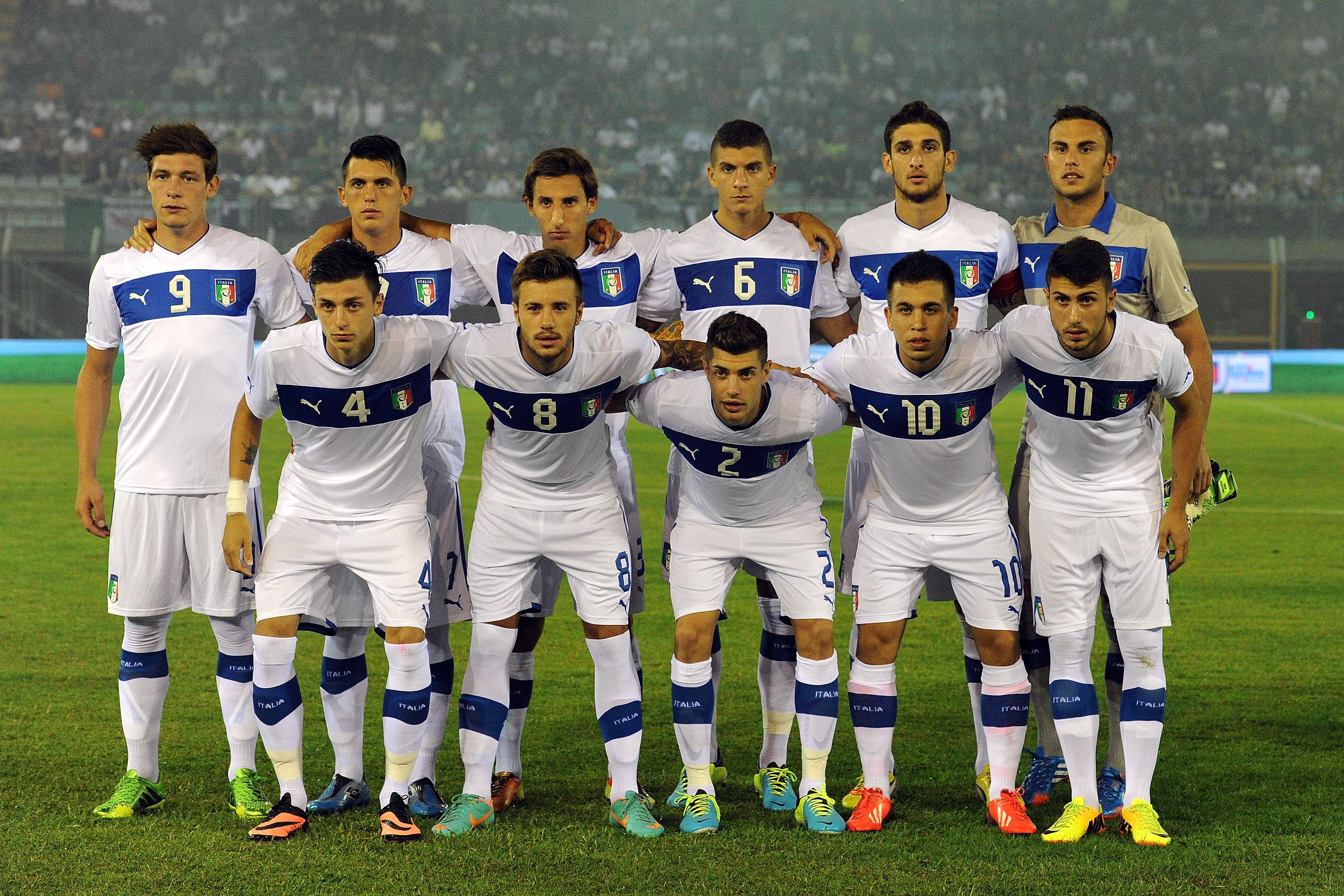 RIETI, ITALY - SEPTEMBER 05:  Italy players pose for a team photo before the 2015 UEFA European U21 Championships qualifier between Italy U21 and Belgium U21 at Stadio Centro d\\'Italia - Manlio Scopigno on September 5, 2013 in Rieti, Italy.  (Photo by Giuseppe Bellini/Getty Images)