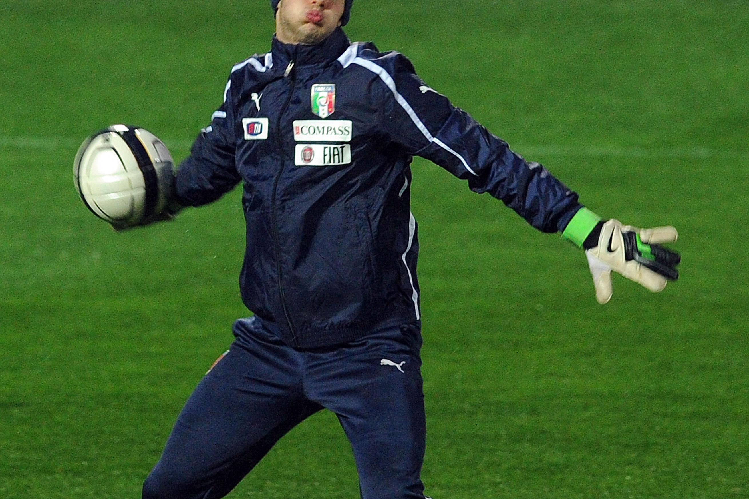 BASSANO DEL GRAPPA, ITALY - MARCH 24:  Nicola Leali of Italy U 21 throws the ball during a training session at Bassano del Grappa on March 24, 2013 in  Bassano del Grappa, Italy.  (Photo by Giuseppe Bellini/Getty Images)