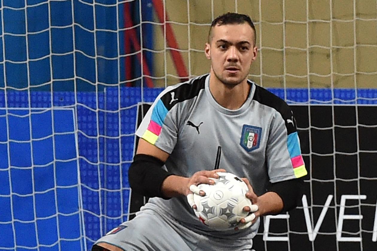 BARI, ITALY - DECEMBER 10:  Stefano Mammarella of Italy in action during the FIFA Futsal World Cup Qualifying match between Italy and Macedonia on December 10, 2015 in Bari, Italy.  (Photo by Giuseppe Bellini/Getty Images)