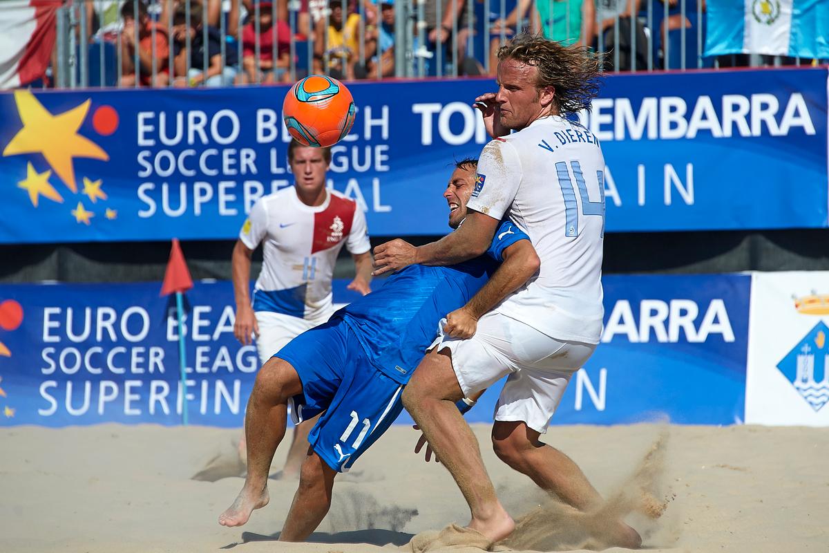TORREDEMBARRA, SPAIN - AUGUST 10 :  Euro Beach Soccer League Superfinal 2013 at Torredembarra Beach on August 10, 2013 in Torredembarra, Spain. (Photo by Manuel Queimadelos)