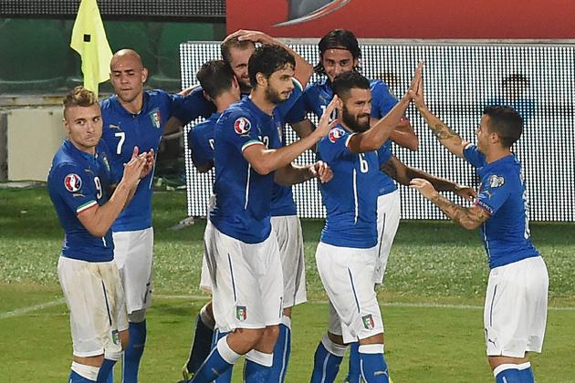 PALERMO, ITALY - OCTOBER 10:  Giorgio Chiellini of Italy celebrates after scoring goal 2-1  during the EURO 2016 Group H Qualifier match between Italy and Azerbaijan  at Stadio Renzo Barbera on October 10, 2014 in Palermo, Italy.  (Photo by Giuseppe Bellini/Getty Images)