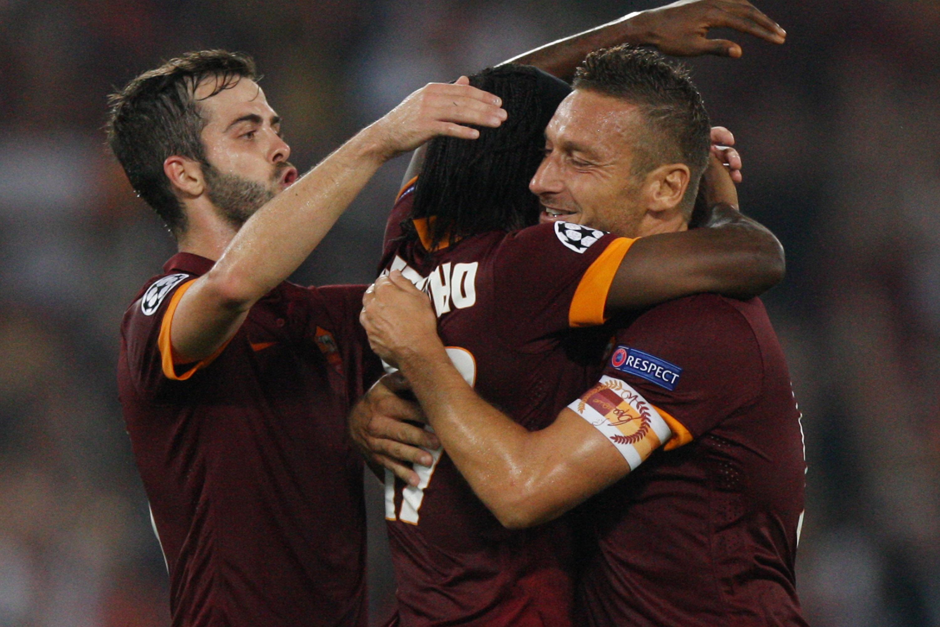 ROME, ITALY - SEPTEMBER 17:  Gervinho (C) with his teammates of AS Roma celebrates after scoring the fourth team\\'s goal during the UEFA Champions League Group E match between AS Roma and PFC CSKA Moskva on September 17, 2014 in Rome, Italy.  (Photo by Paolo Bruno/Getty Images)