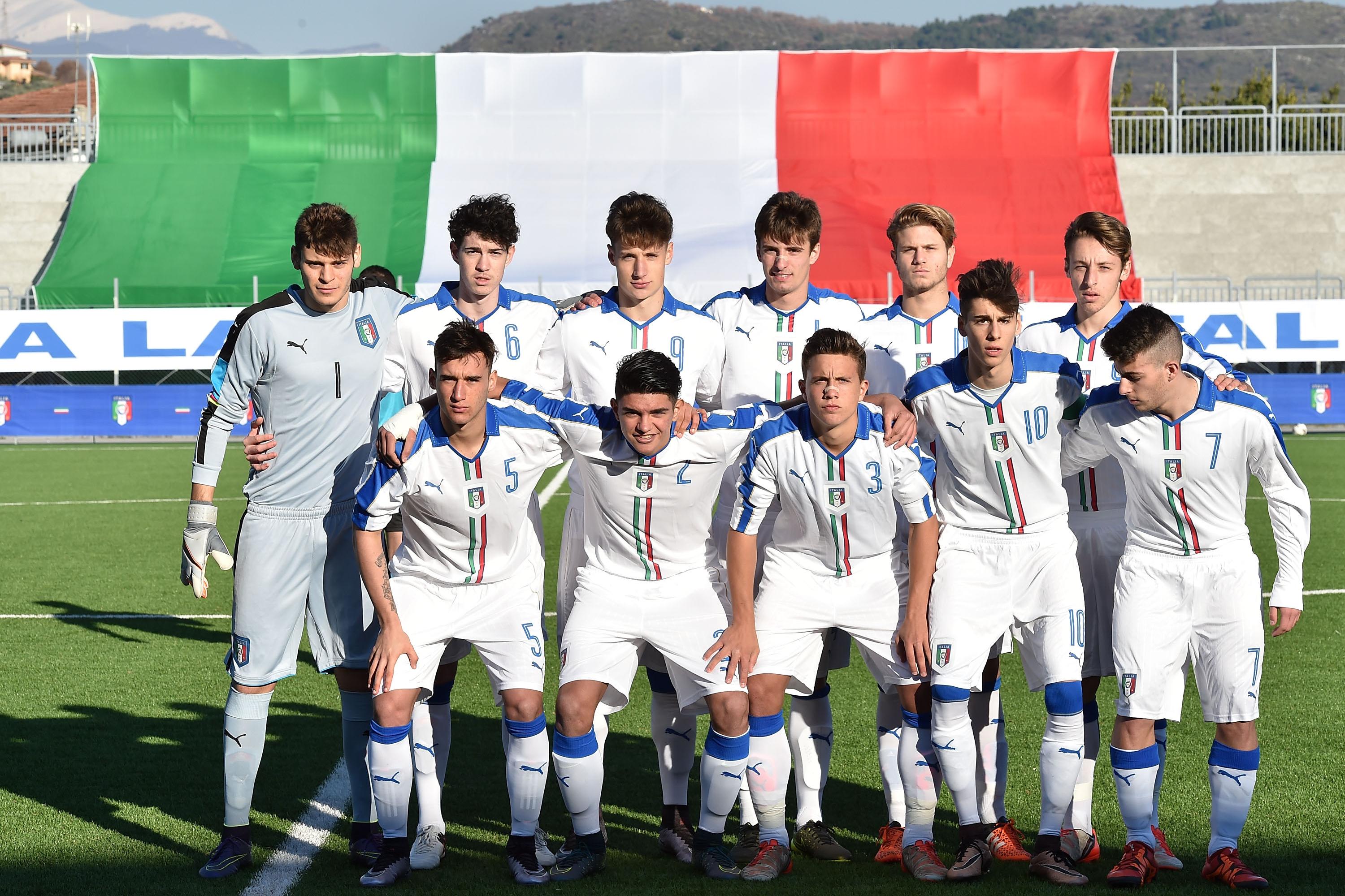 FERENTINO, ITALY - JANUARY 20: Team of Italy before the international friendly match between Italy U17 and Spain U17 on January 20, 2016 in Ferentino, Italy. (Photo by Giuseppe Bellini/Getty Images)