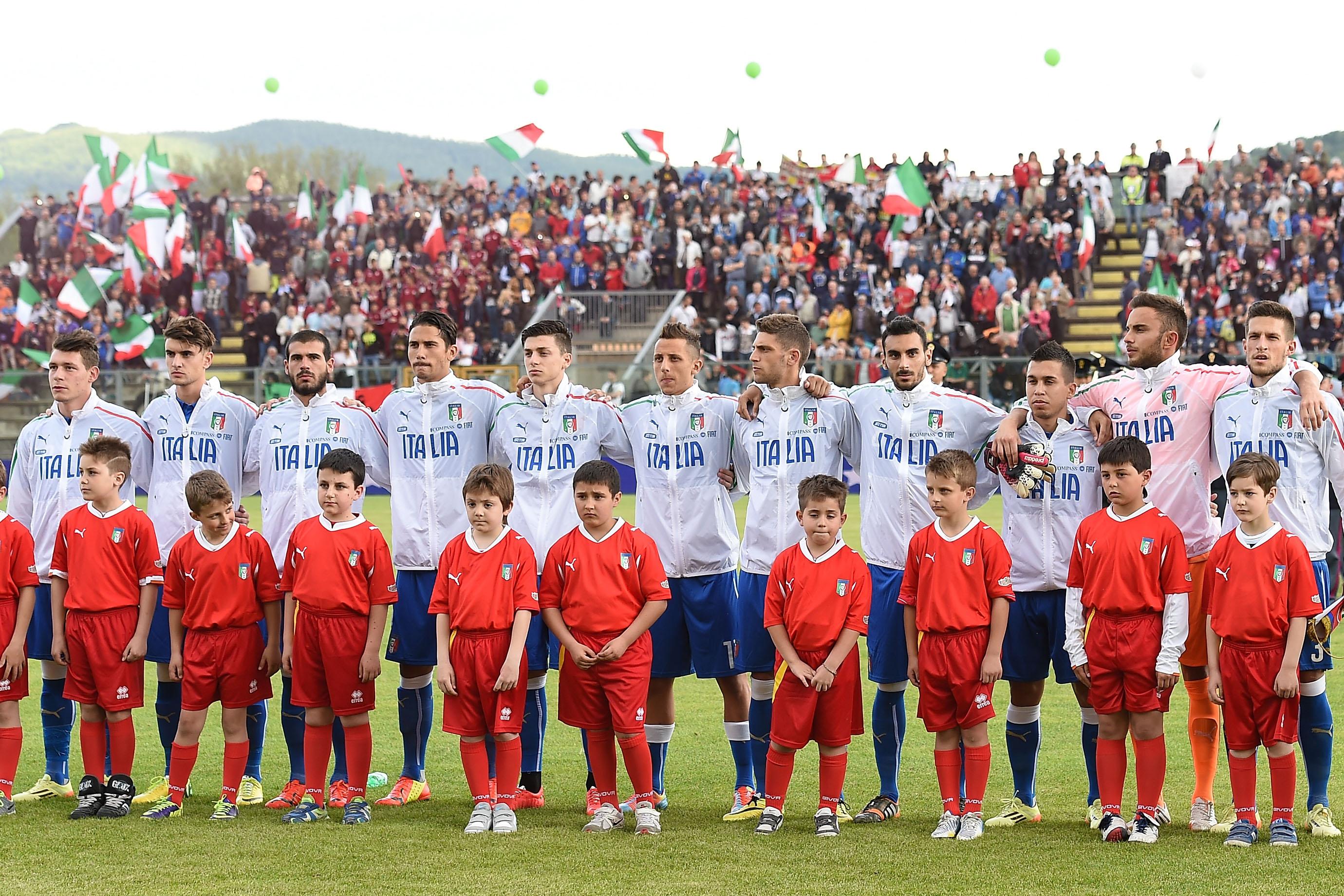 L\\'AQUILA, ITALY - JUNE 04:  Team of Italy before the international friendly match between Italy U21 and Montenegro U21 on June 4, 2014 in L\\'Aquila, Italy.  (Photo by Giuseppe Bellini/Getty Images)