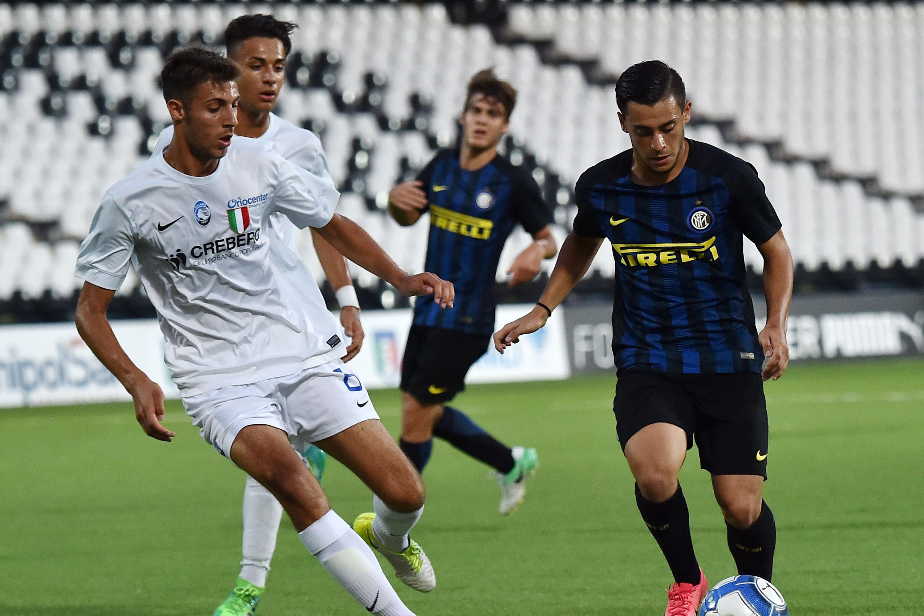 CESENA, ITALY - JUNE 21: Player of Atalanta BC and player of FC Internazionale in action during the U17 Serie A Final match between Atalanta BC and FC Internazionale on June 21, 2017 in Cesena, Italy.  (Photo by Giuseppe Bellini/Getty Images)