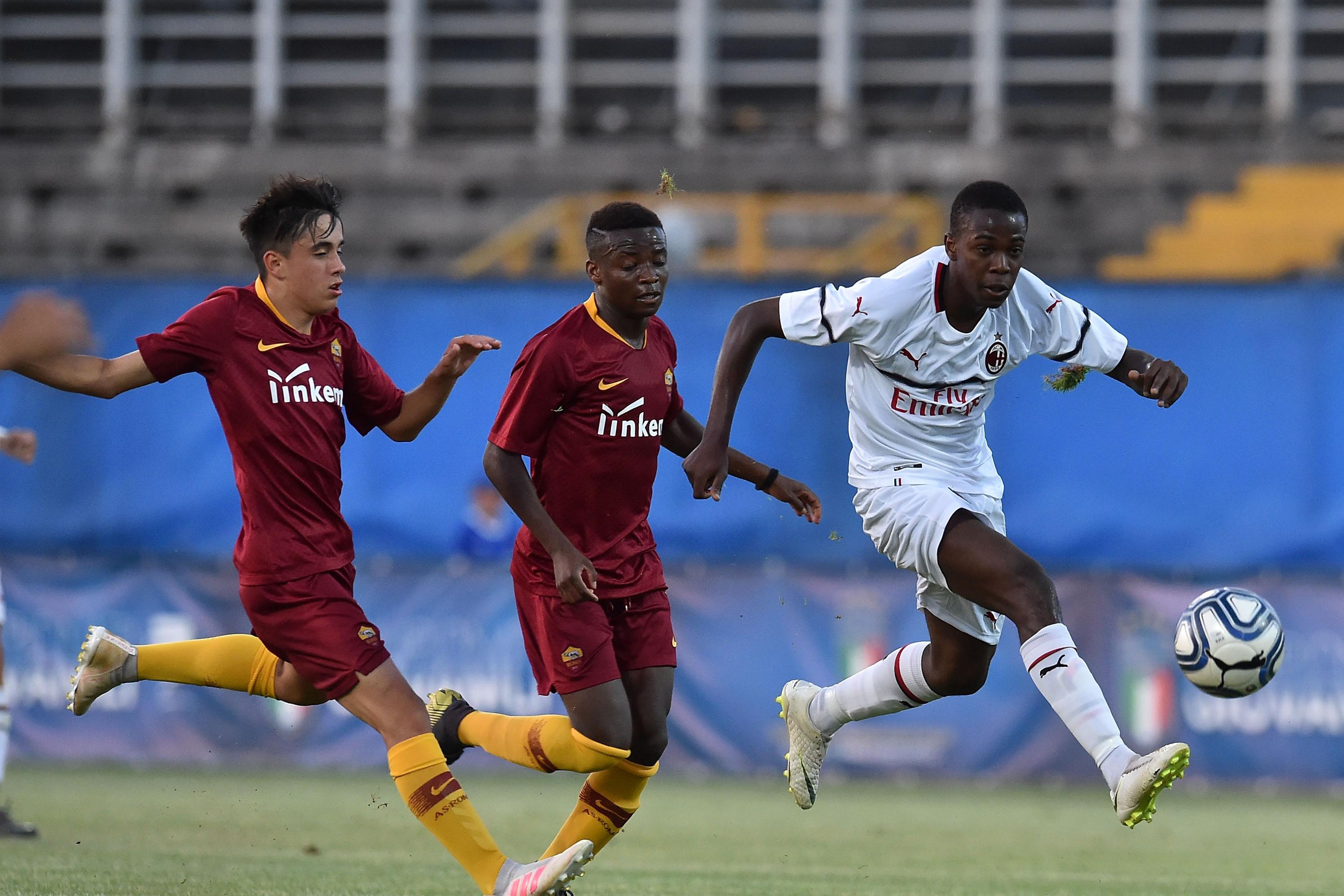 RAVENNA, ITALY - JUNE 13:  Player of AS Roma and player of AC Milan in action during the Serie A & B Under 15 Playoff Final between AC Milan U15 and AS Roma U15 at Stadio Bruno Benelli on June 13, 2019 in Ravenna, Italy.  (Photo by Giuseppe Bellini/Getty Images)