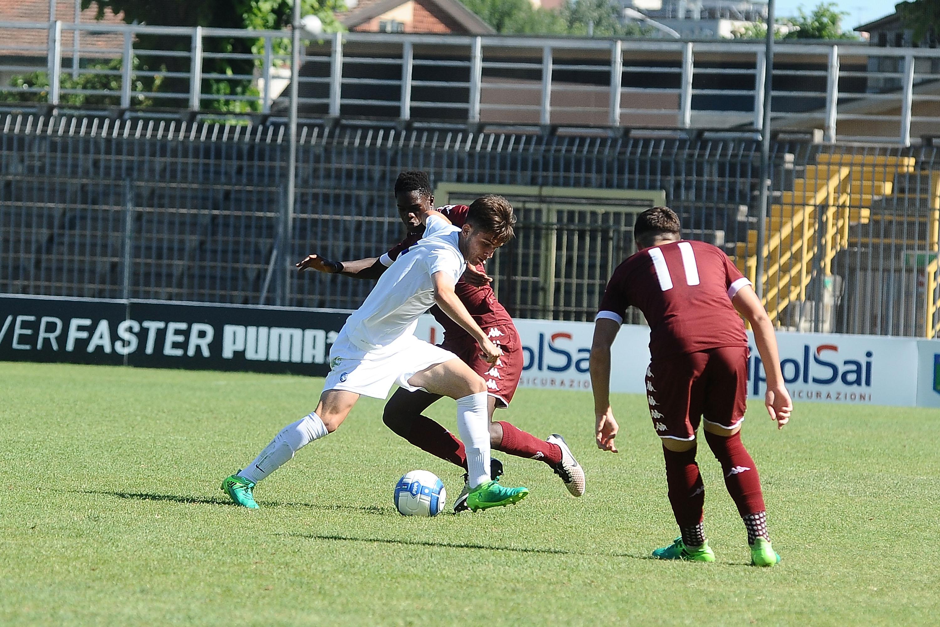 RAVENNA, ITALY - JUNE 18: Lorenzo Peli of Atalanta BC in action  during the U17 Serie A Semifinal match between Atalanta BC and Torino FC on June 18, 2017 in Ravenna, Italy.  (Photo by Mario Carlini / Iguana Press/Getty Images) *** Local Caption *** Lorenzo Peli