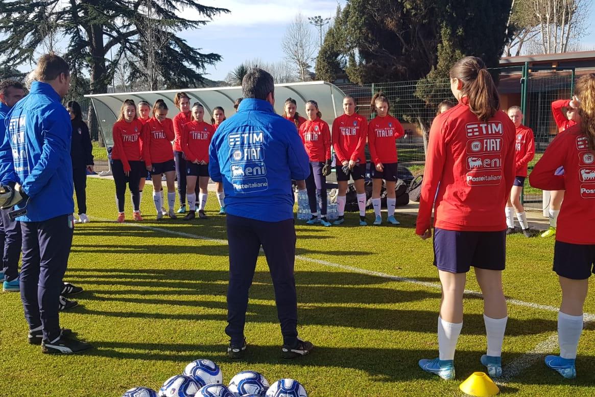 Calcio+15: quattro giorni di allenamenti e formazione per le trenta calciatrici selezionate per lo stage
