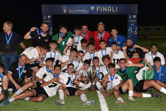 MATELICA, ITALY - JUNE 27: Players of Vigor Perconti celebrate the victory after the Amateurs U17 Final match between Virtus Ciserano Bergamo and Lodigiani on June 27, 2022 in Matelica, Italy. (Photo by Giuseppe Bellini/Getty Images)