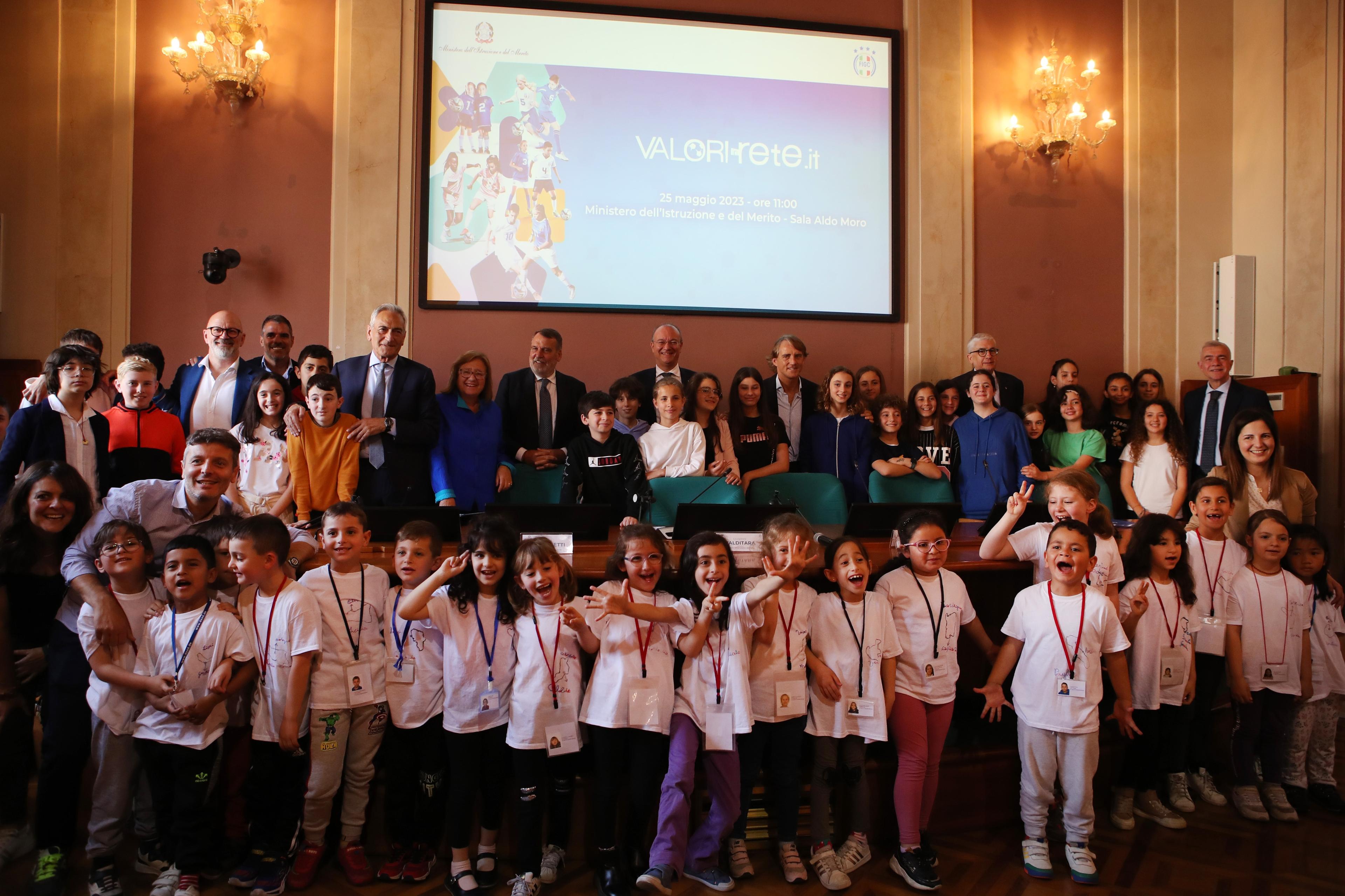 \"Valori in Rete\", al Ministero dell'Istruzione la presentazione dei progetti FIGC. Gravina: \"Un campo per una scuola in Emilia Romagna\"